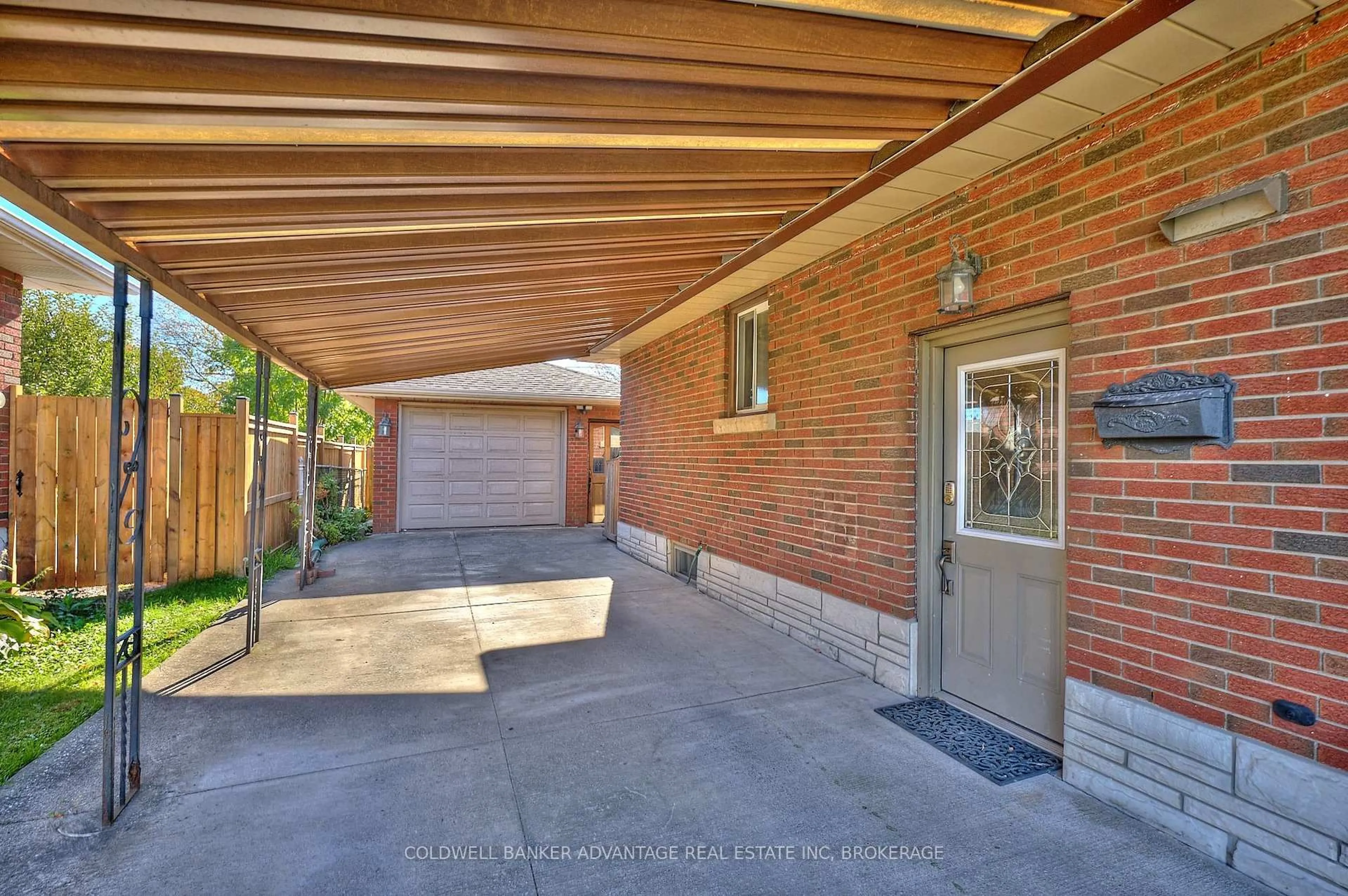 Unknown for 219 Fitch St, Welland Ontario L3C 4W3