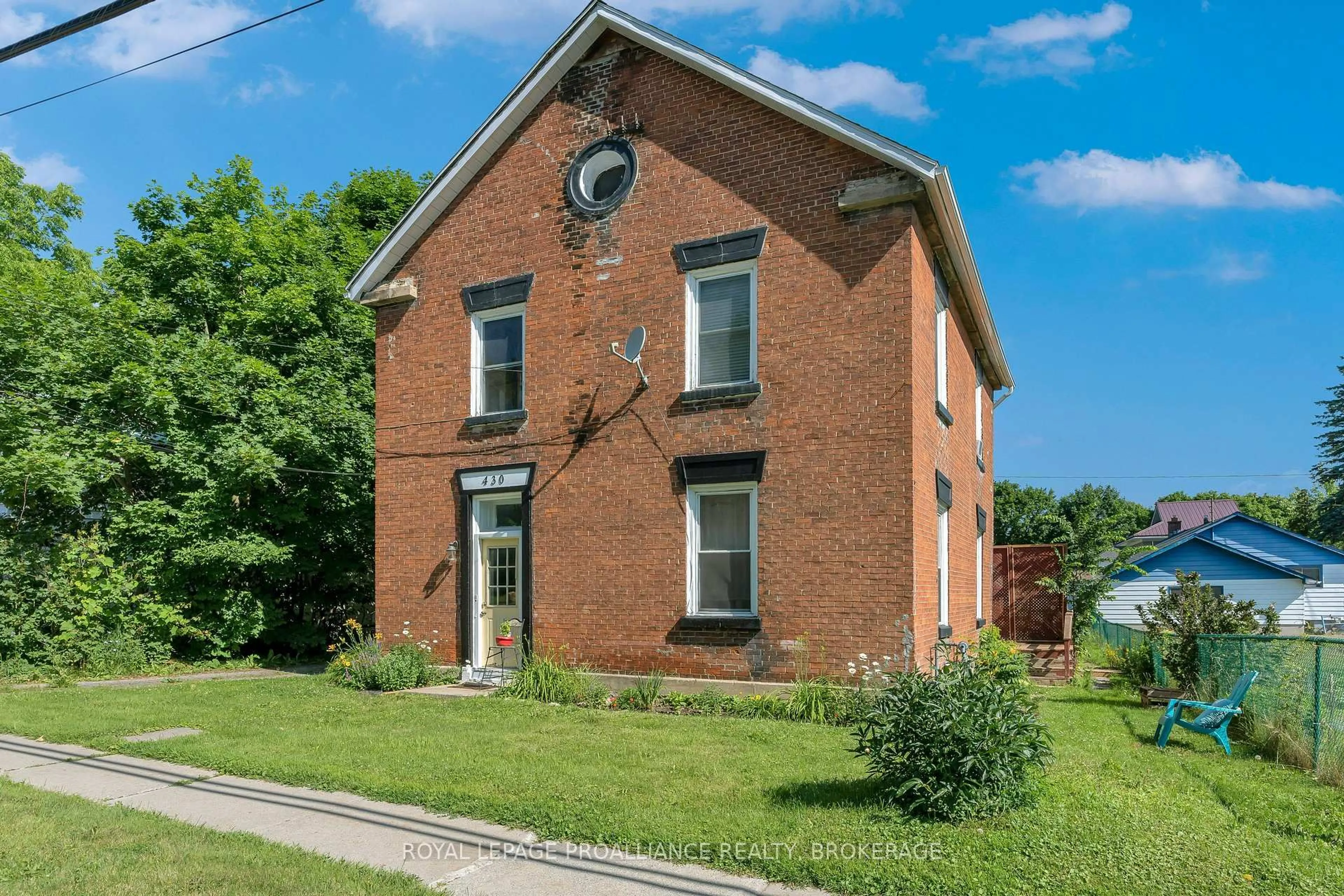 Home with brick exterior material, building for 430 KING St, Gananoque Ontario K7G 2G9