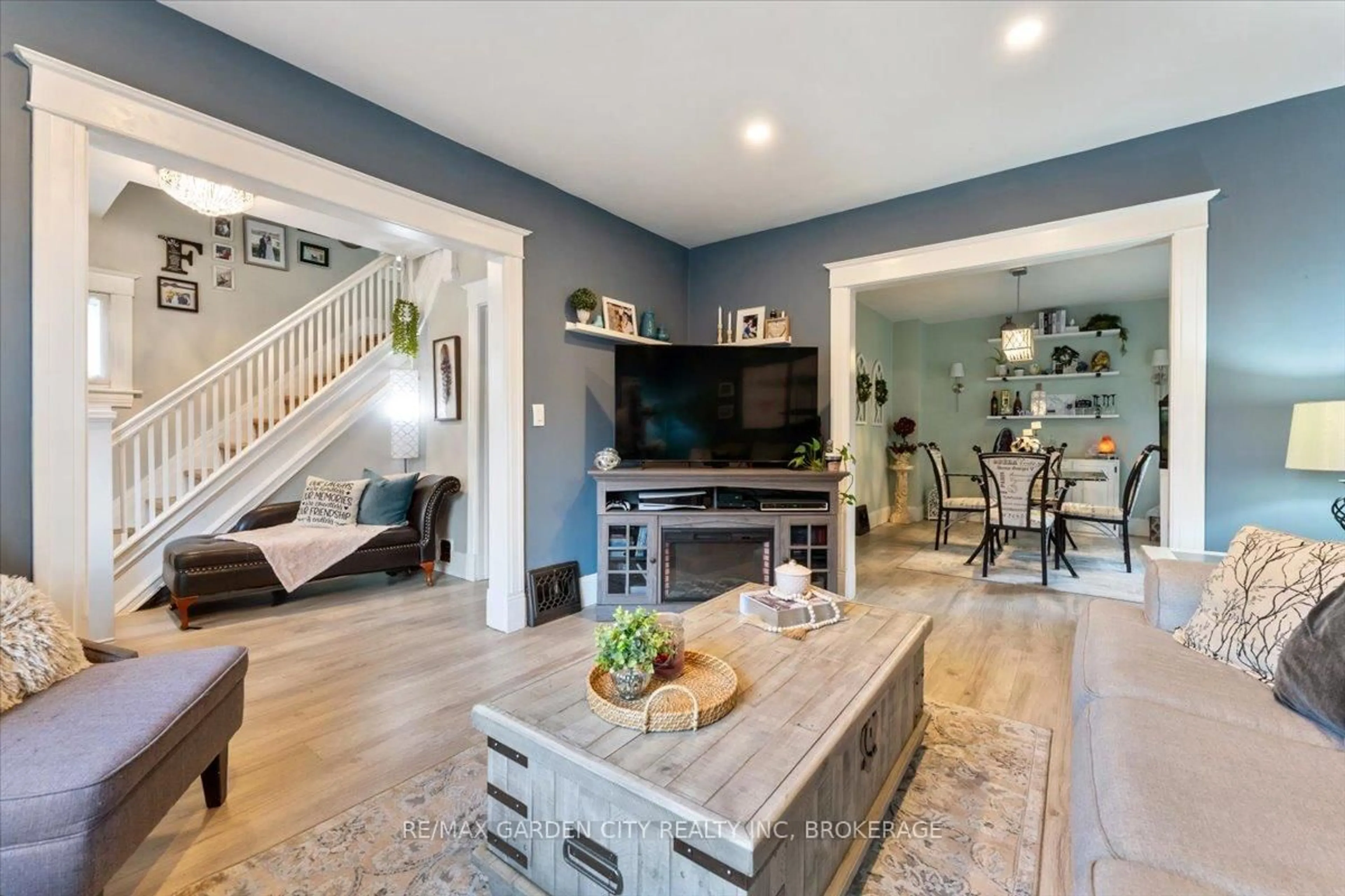 Open concept kitchen, unknown for 22 Chaplin Ave, St. Catharines Ontario L2R 2E6