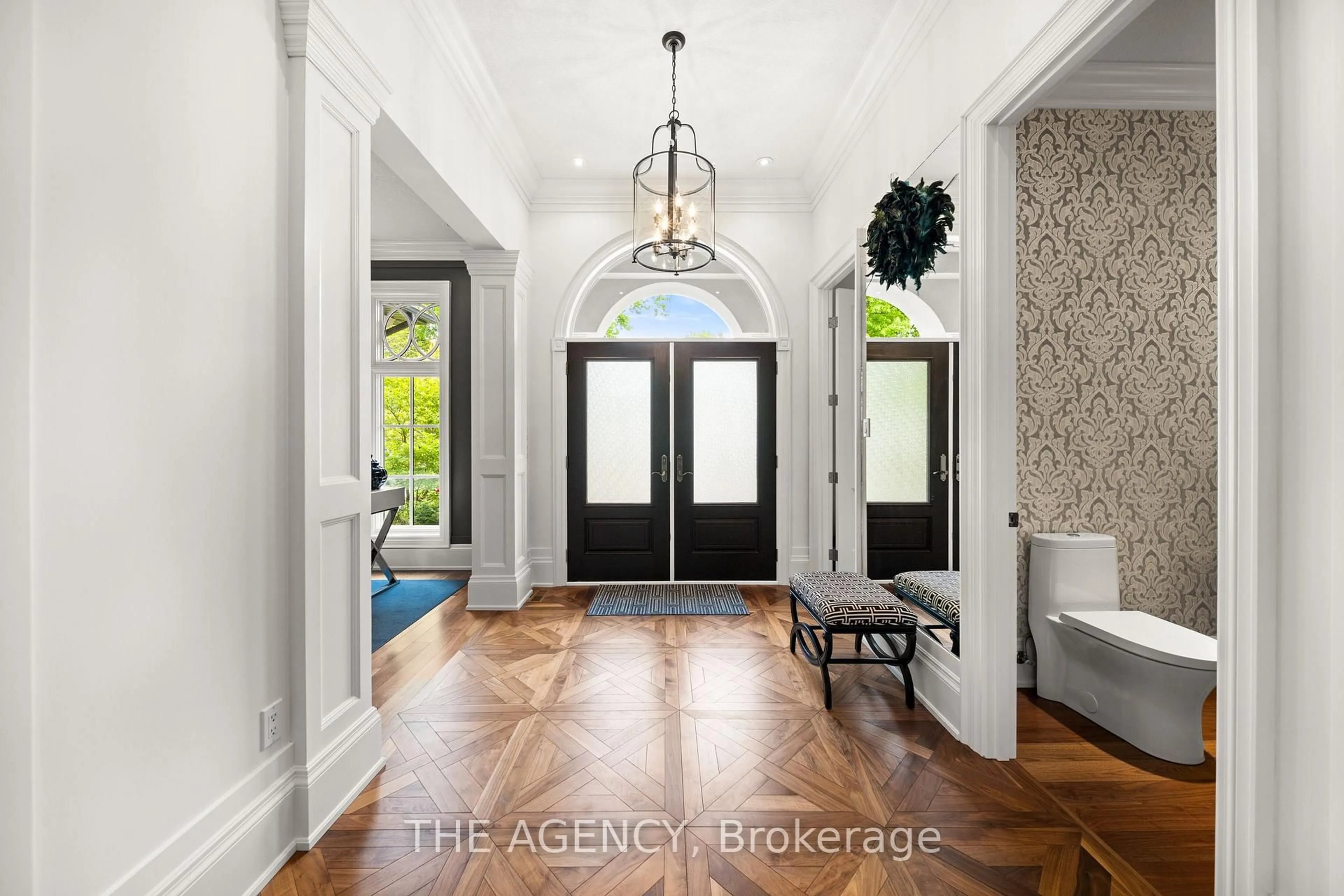 Indoor entryway for 1577 Gloucester Rd, London North Ontario N6G 2S5