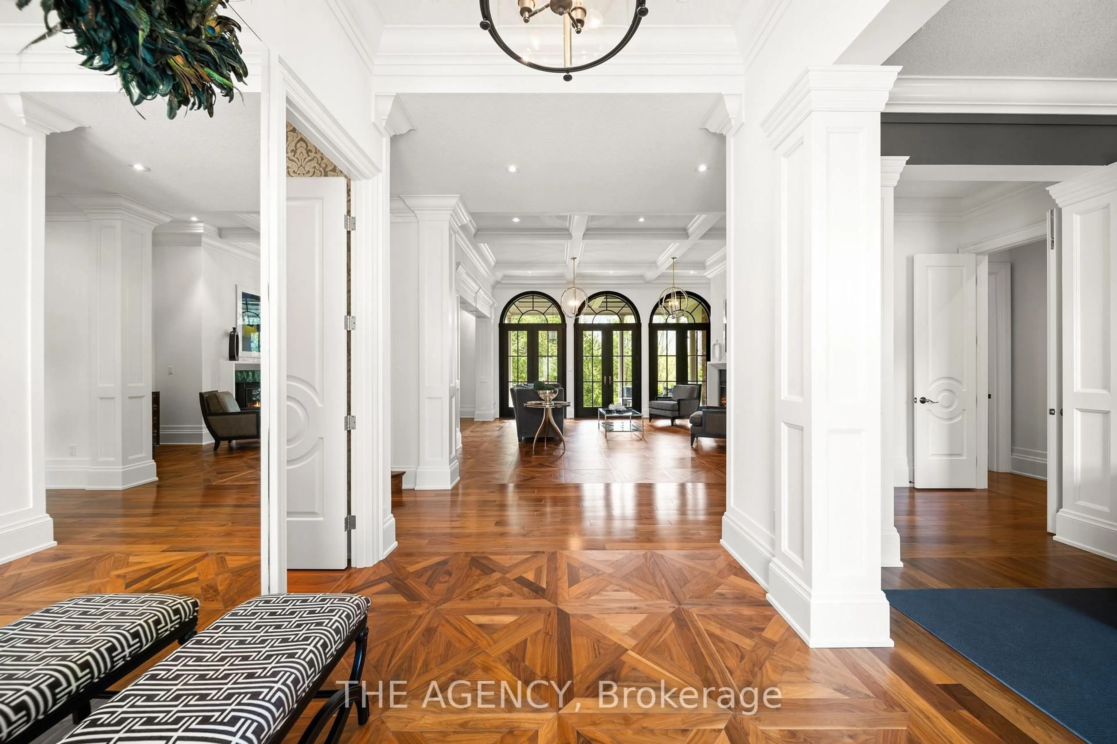 Indoor foyer for 1577 Gloucester Rd, London North Ontario N6G 2S5