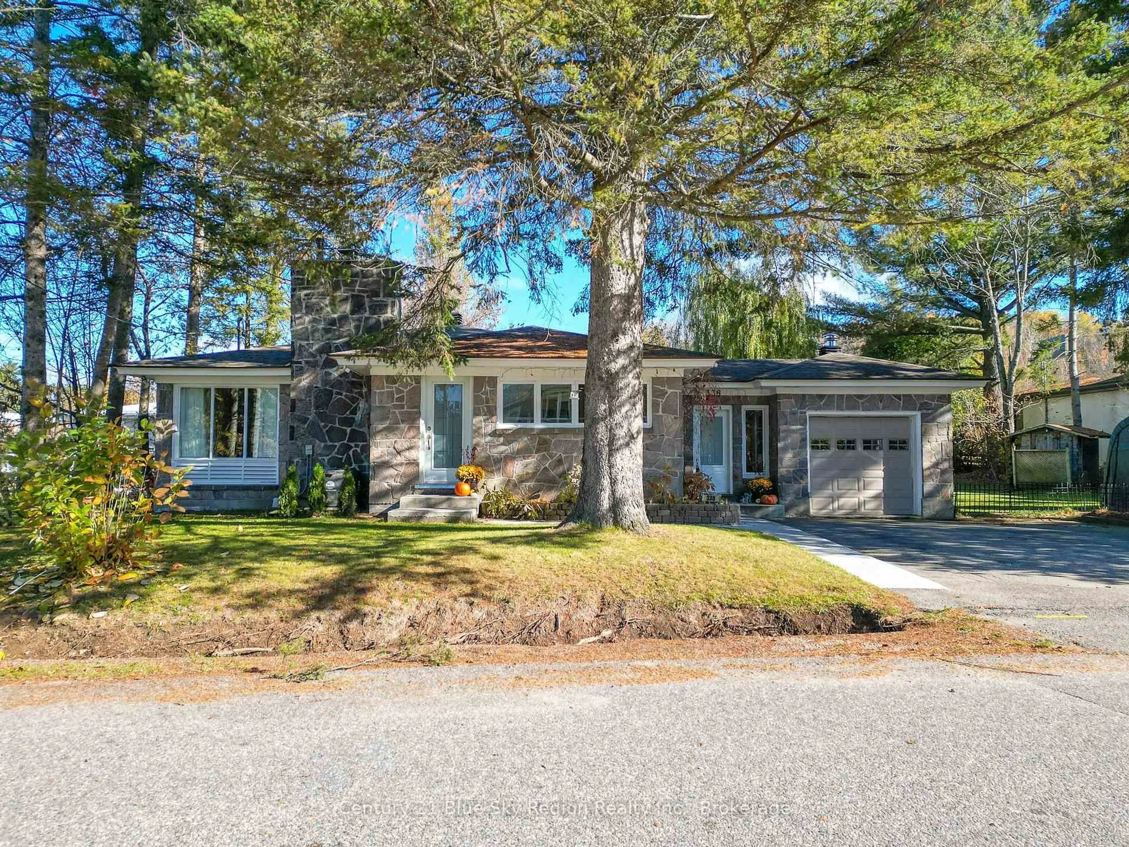 Home with brick exterior material, street for 338 Edward St, Powassan Ontario P0H 1Z0