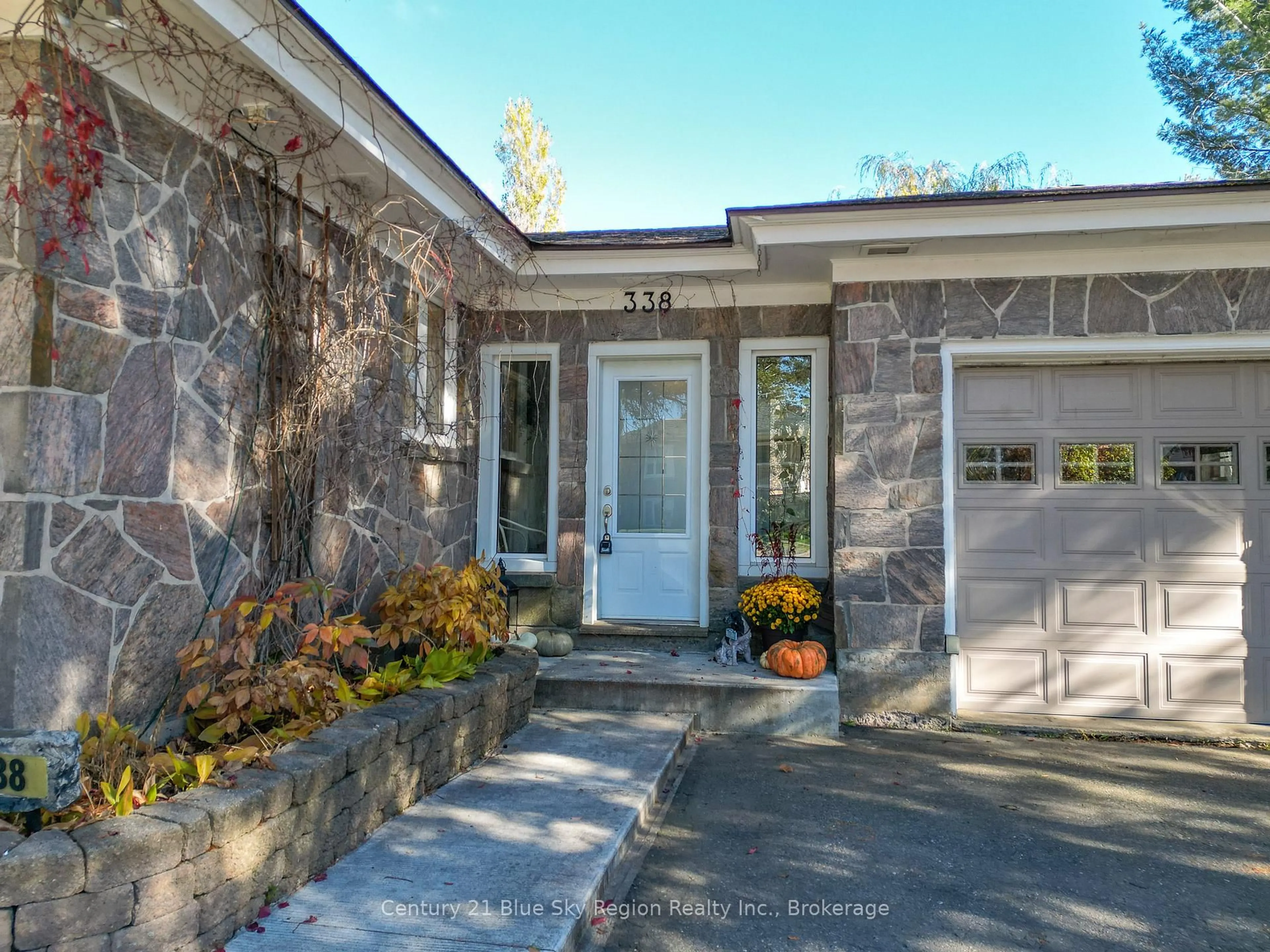 Unknown for 338 Edward St, Powassan Ontario P0H 1Z0