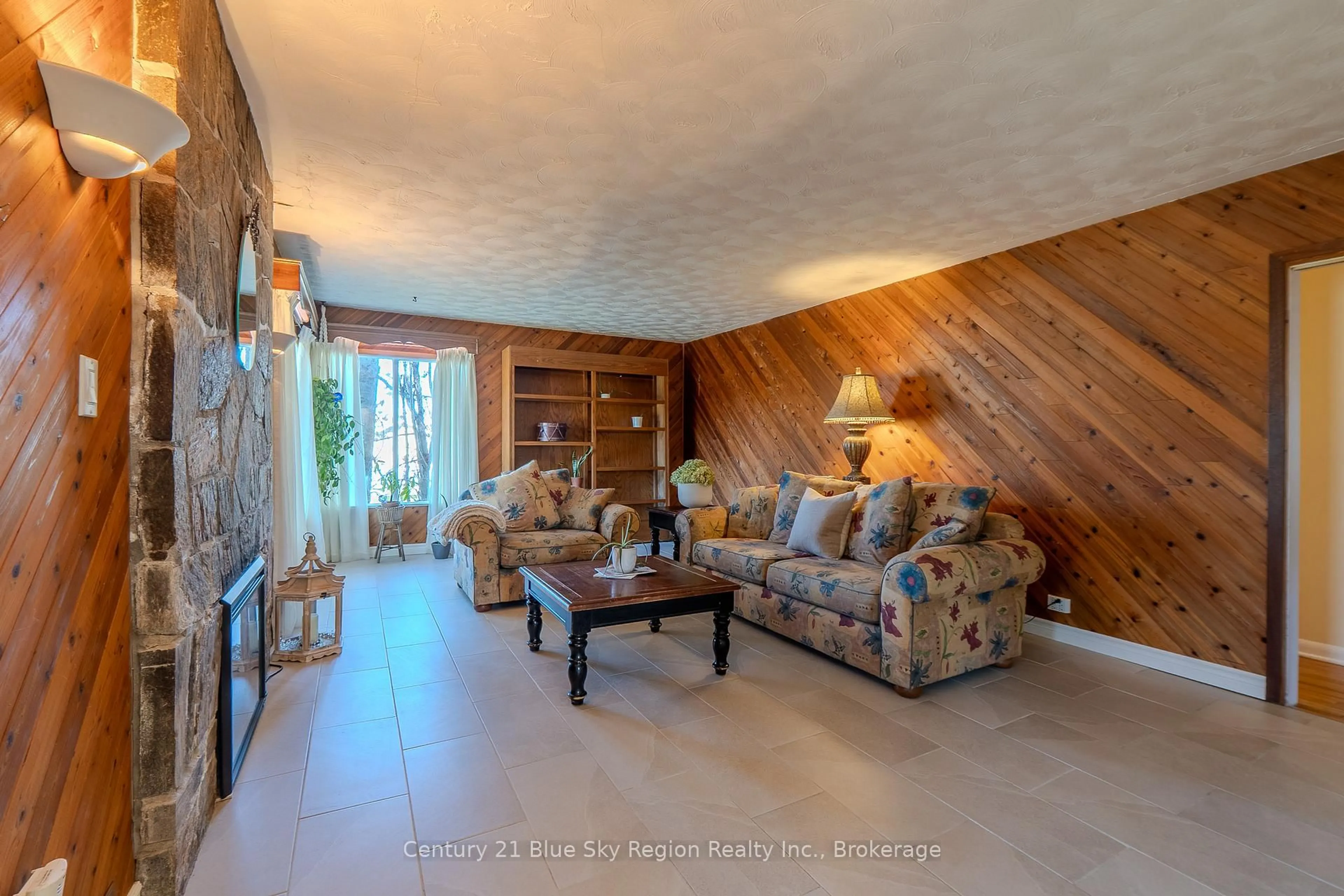 Living room with furniture, unknown for 338 Edward St, Powassan Ontario P0H 1Z0