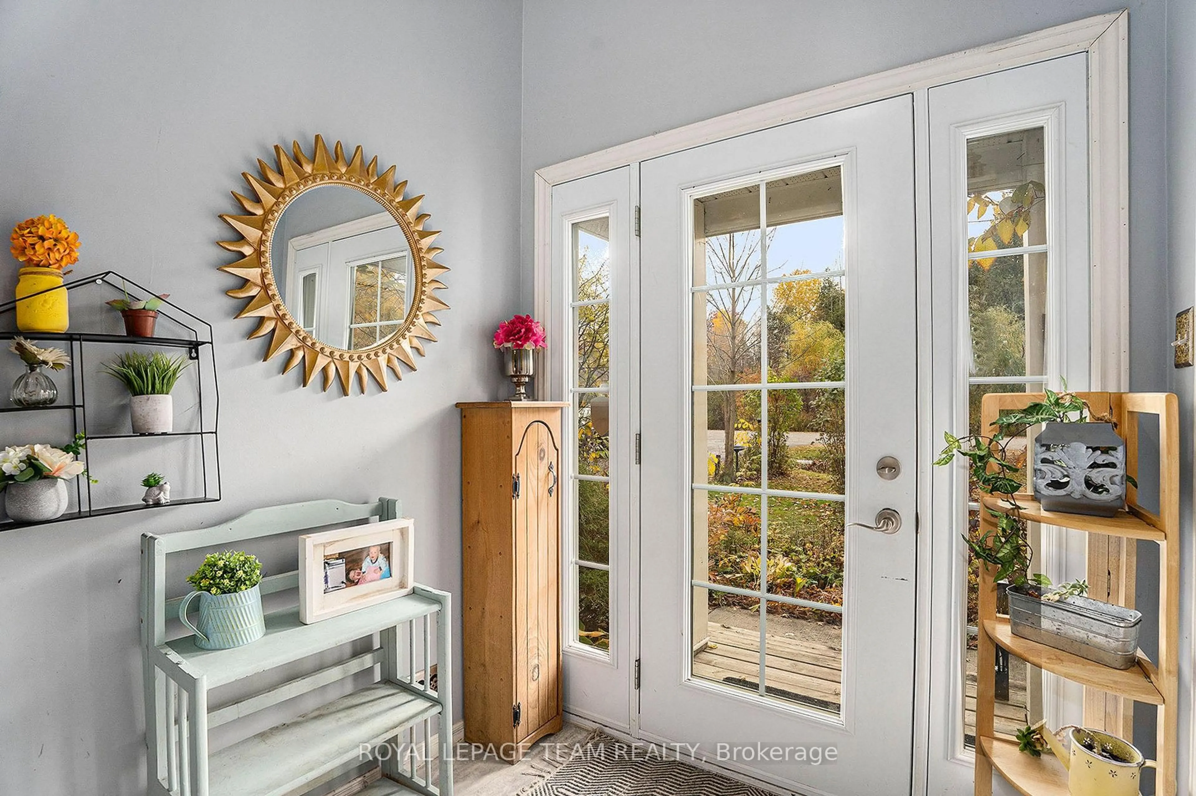 Indoor entryway for 4 Black Walnut Rd, North Grenville Ontario K0G 1J0