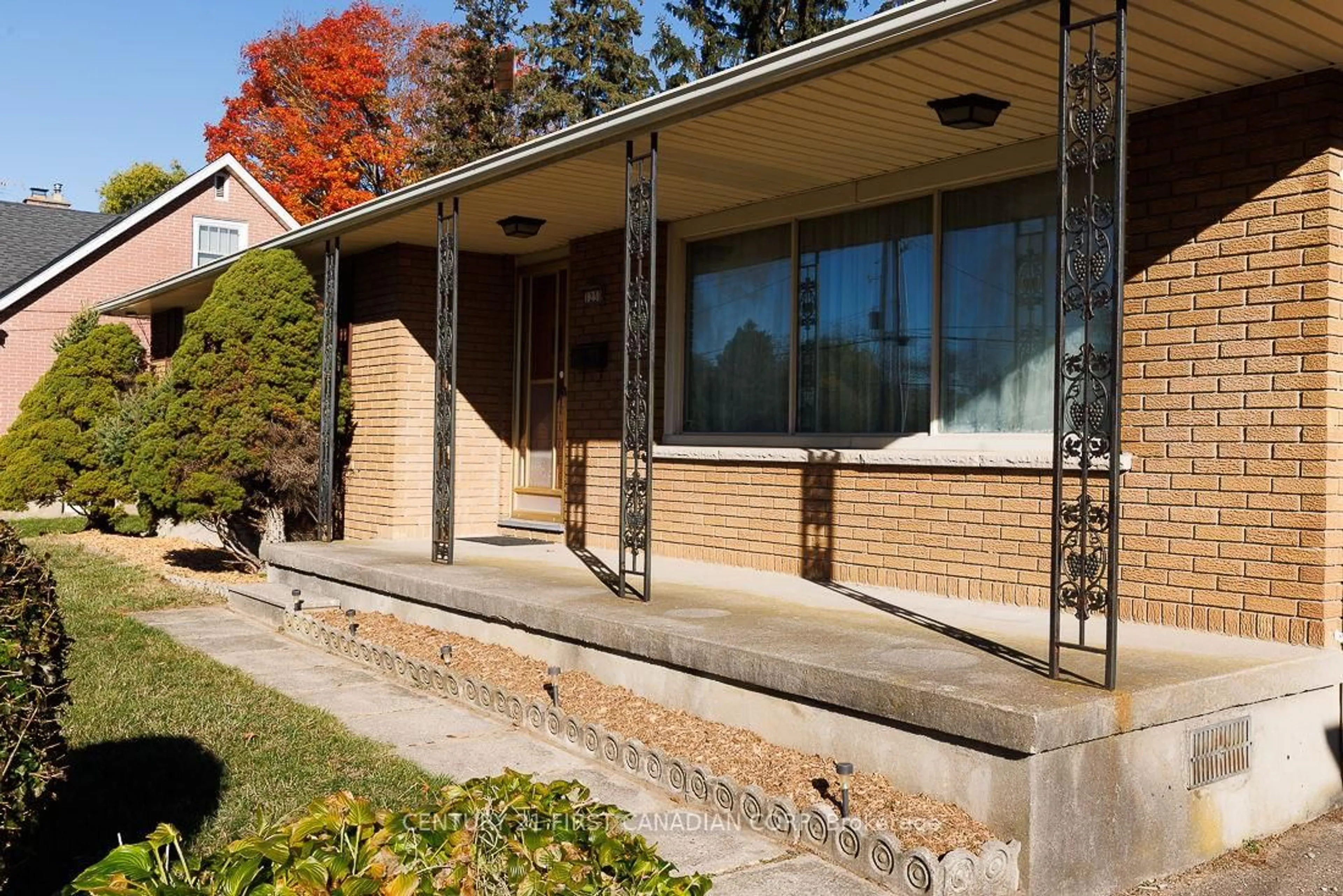 Home with brick exterior material, street for 1230 Hamilton Rd, London East Ontario N5W 1B2