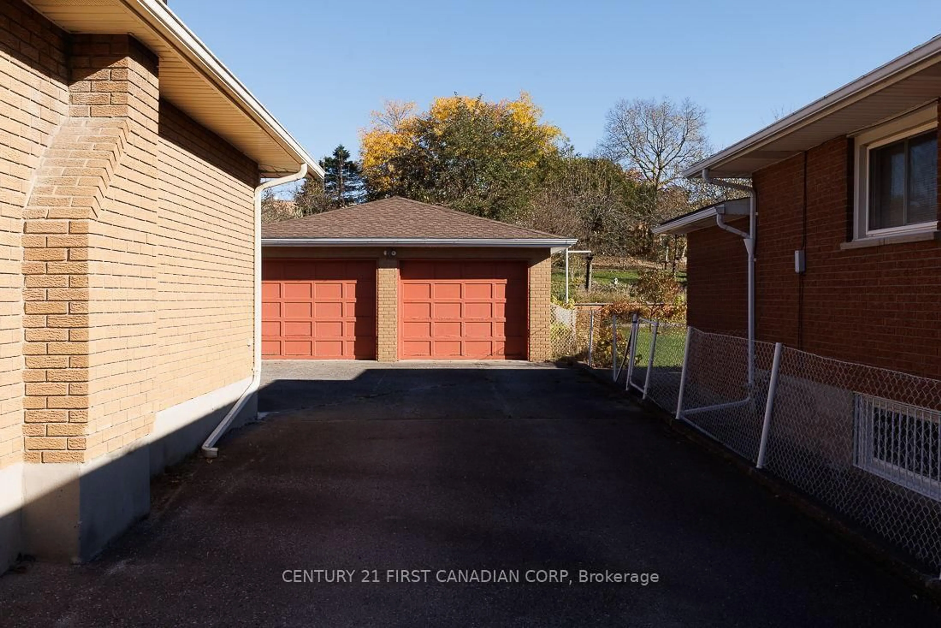 Indoor garage for 1230 Hamilton Rd, London East Ontario N5W 1B2