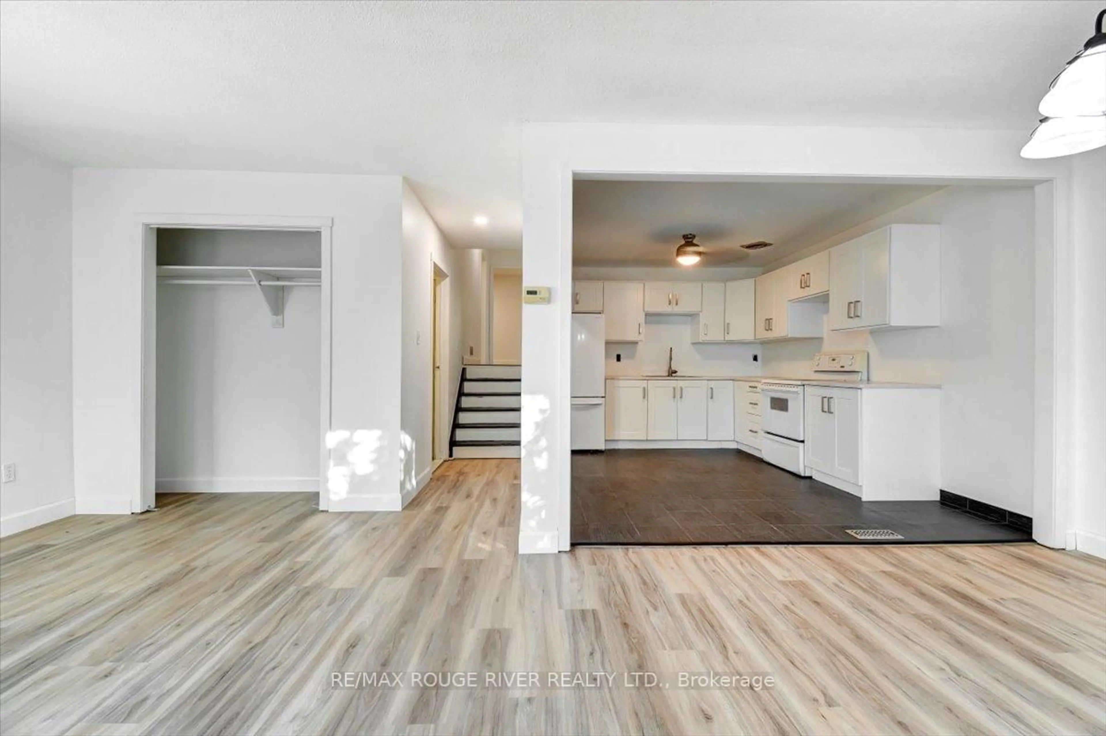 Open concept kitchen, unknown for 920 Rochelle Crt, Peterborough Ontario K9J 1J7