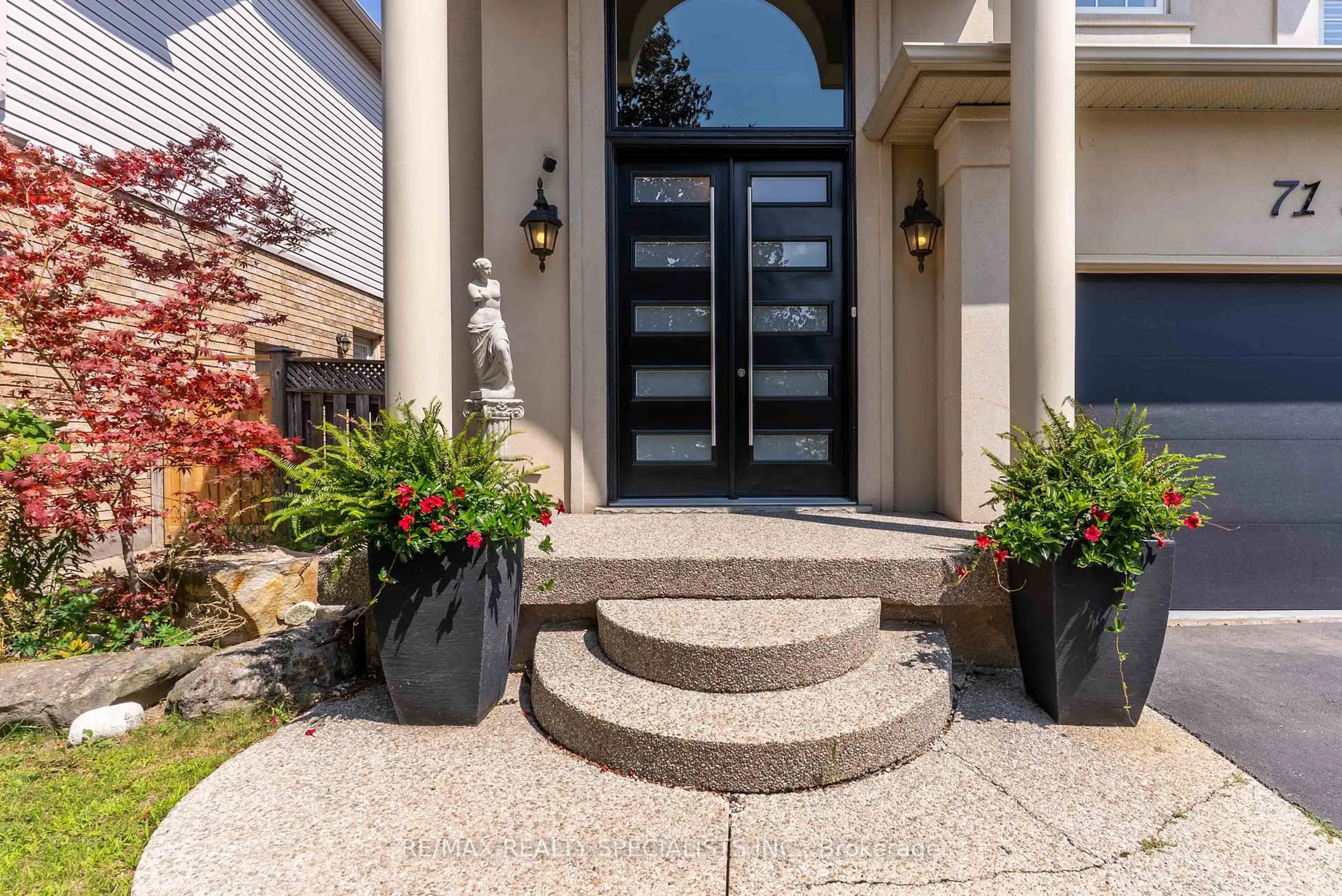 Indoor entryway for 71 Joshua Ave, Hamilton Ontario L9K 1P8