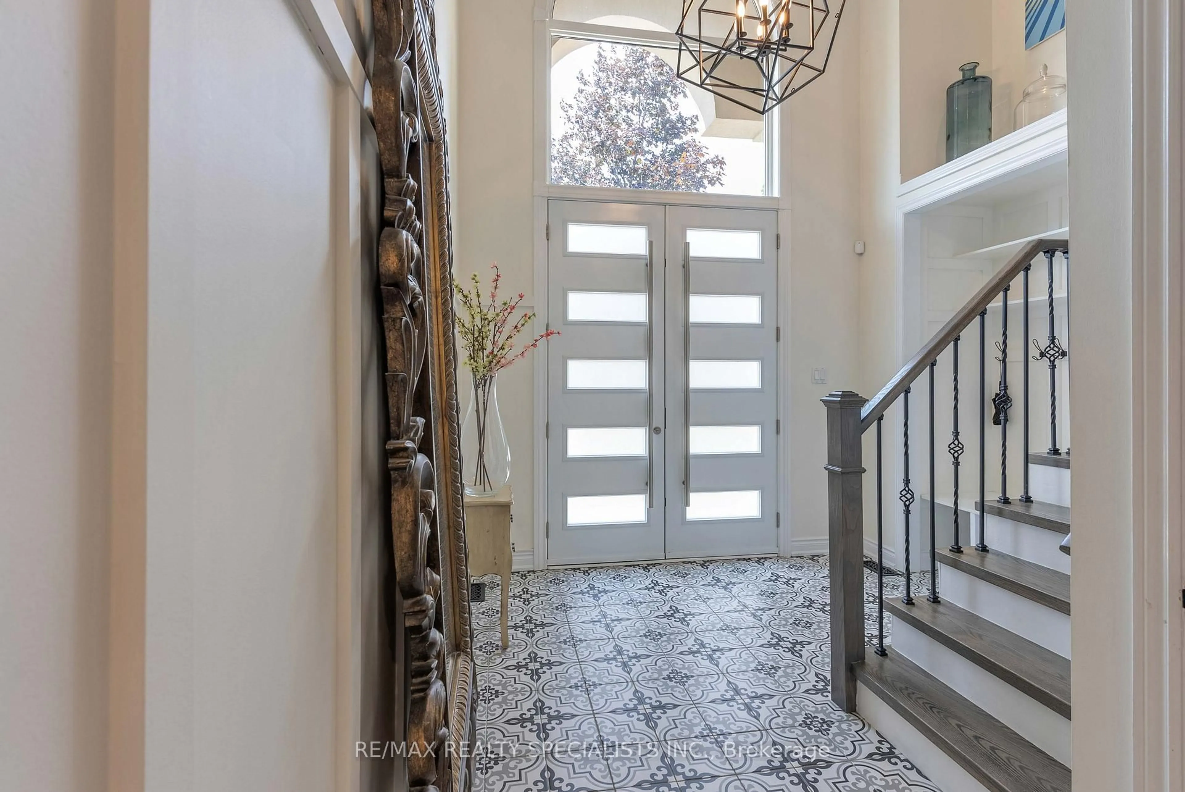 Indoor entryway for 71 Joshua Ave, Hamilton Ontario L9K 1P8