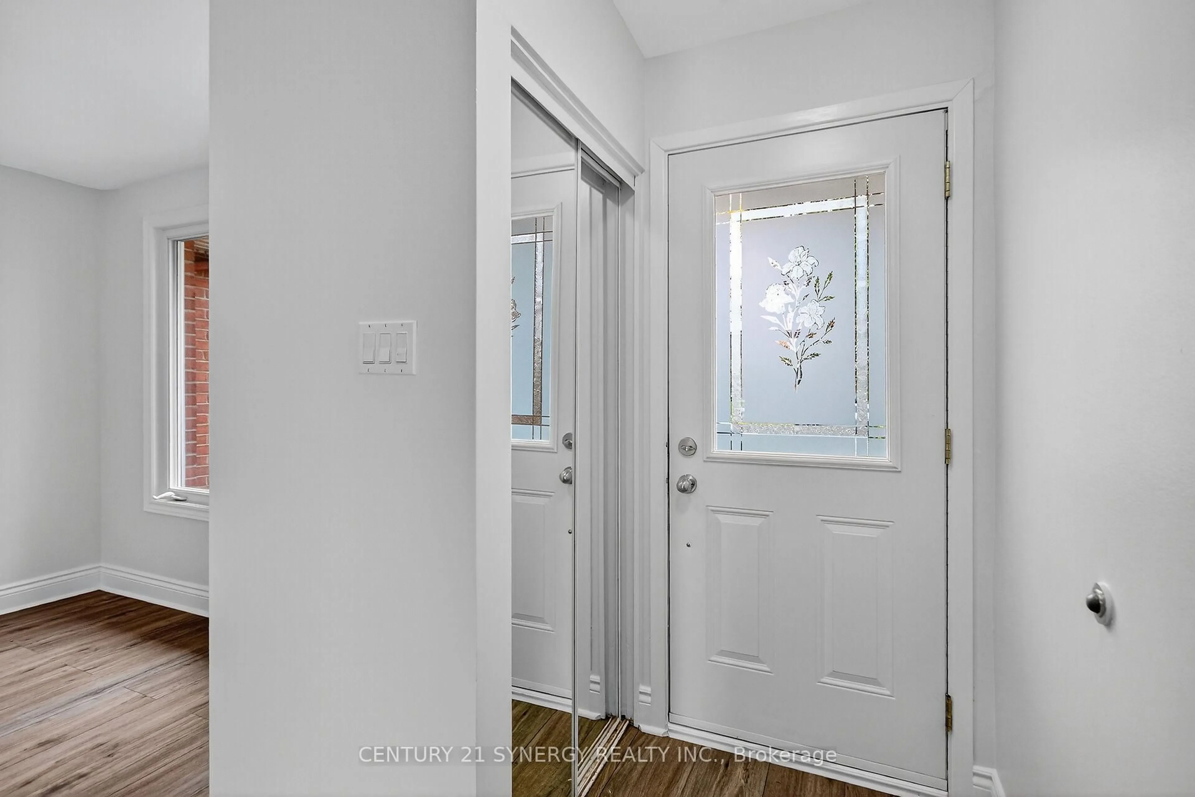 Indoor entryway for 928 Meadowlands Dr, Ottawa Ontario K2C 0K3