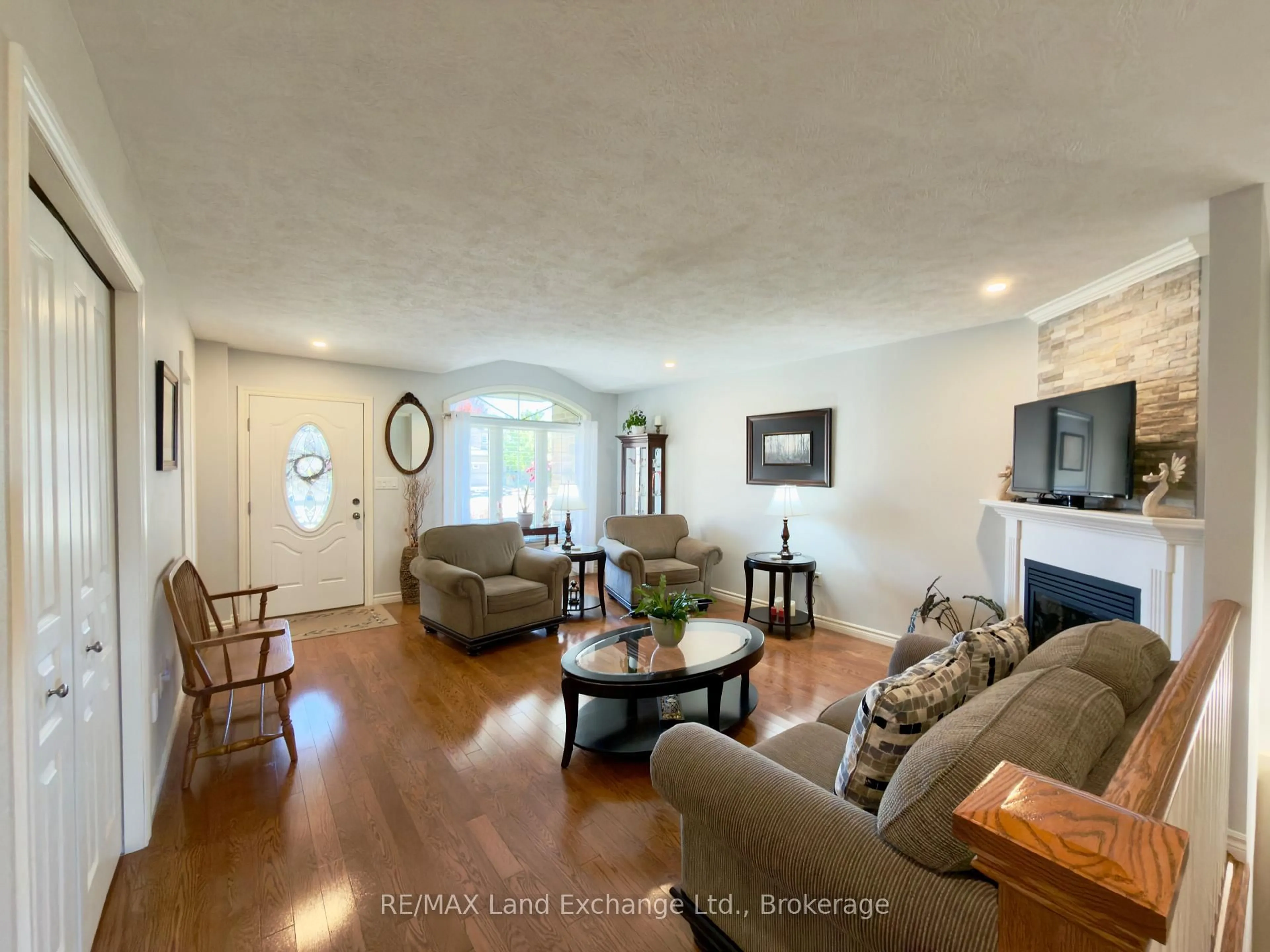 Living room with furniture, unknown for 210 Stickel St, Saugeen Shores Ontario N0H 2C1