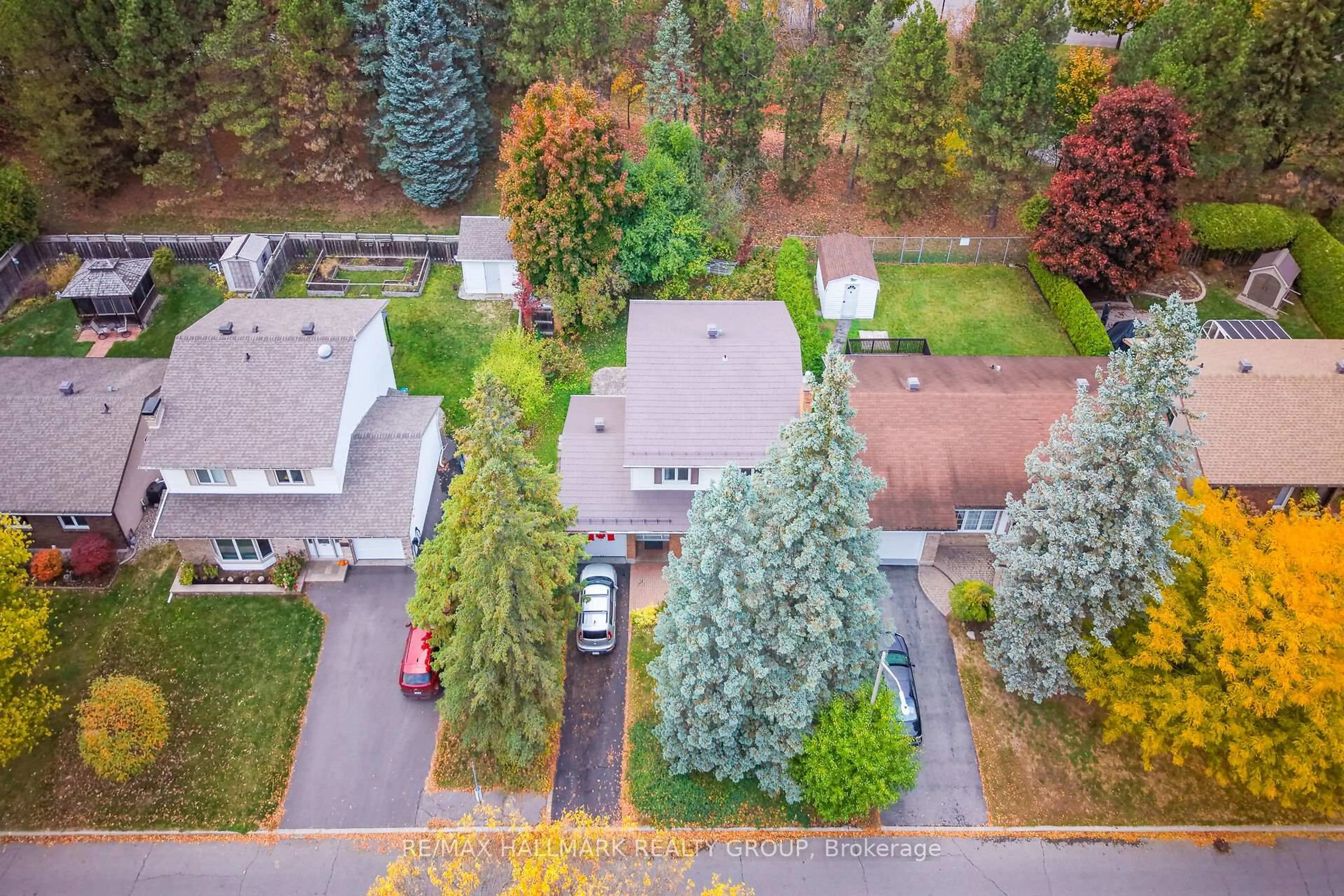 A pic from outside/outdoor area/front of a property/back of a property/a pic from drone, forest/trees view for 1415 Plumber Ave, Ottawa Ontario K1K 4B2