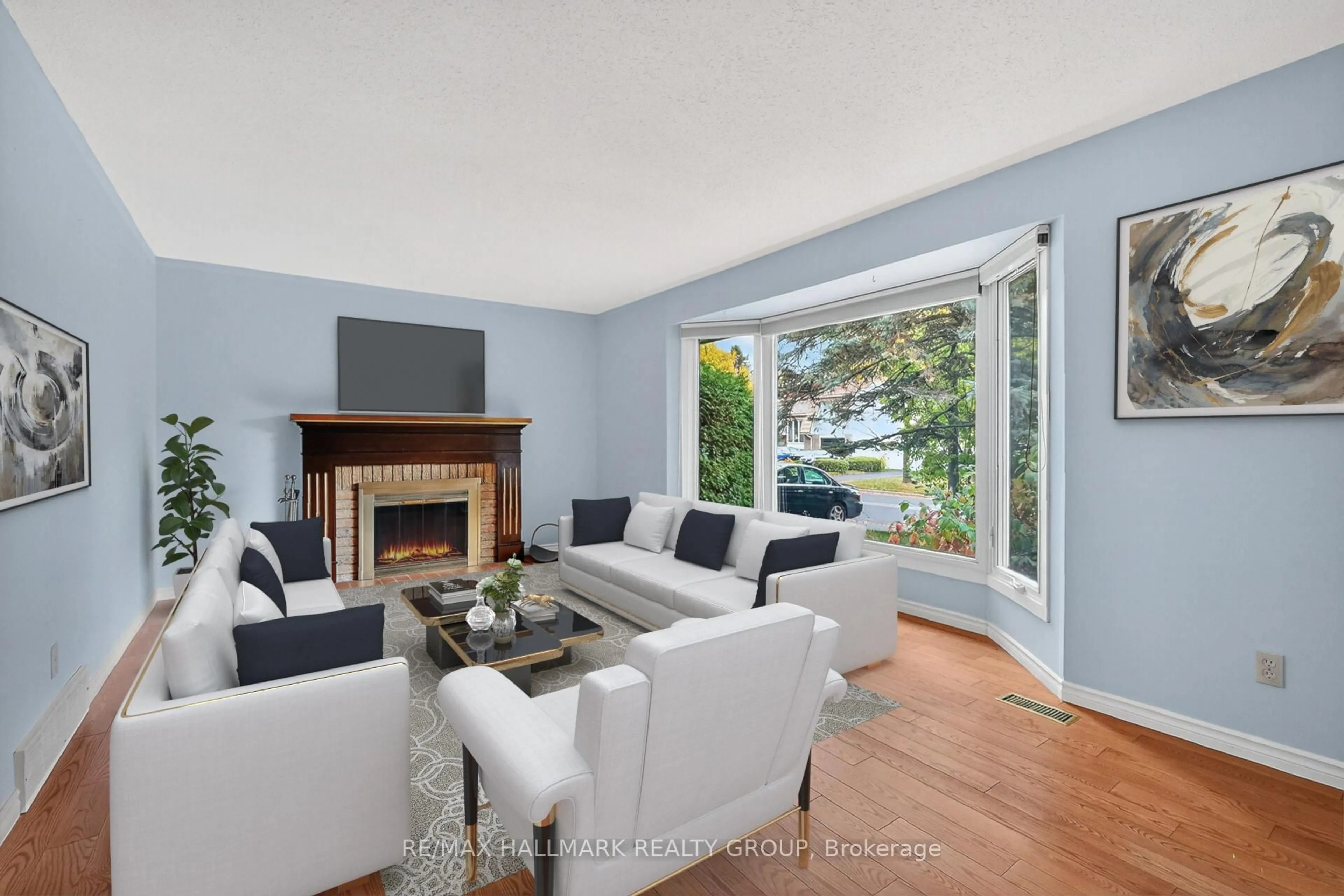 Living room with furniture, unknown for 1415 Plumber Ave, Ottawa Ontario K1K 4B2