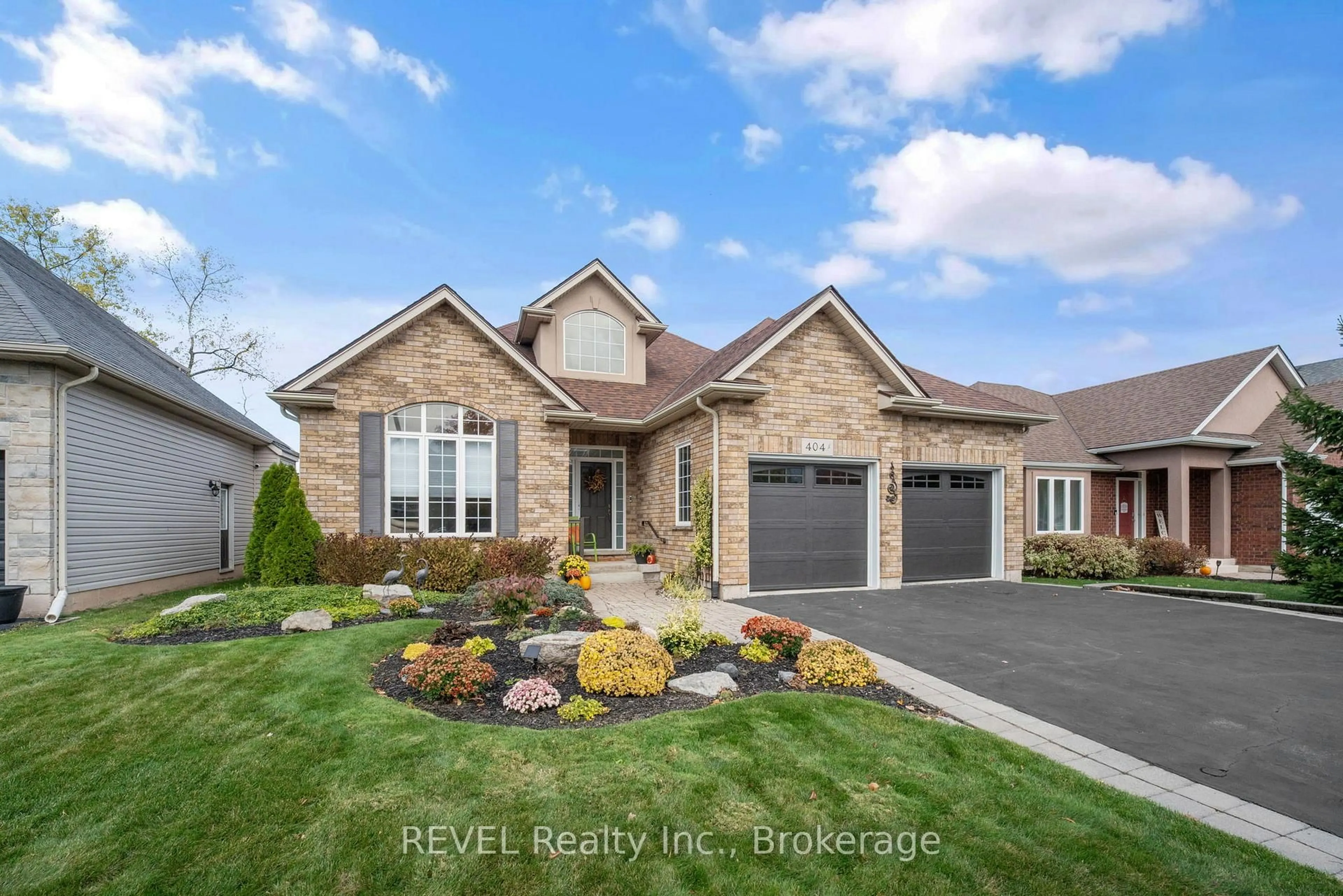 Home with brick exterior material, street for 404 Jordyn Dr, Fort Erie Ontario L2A 6T6