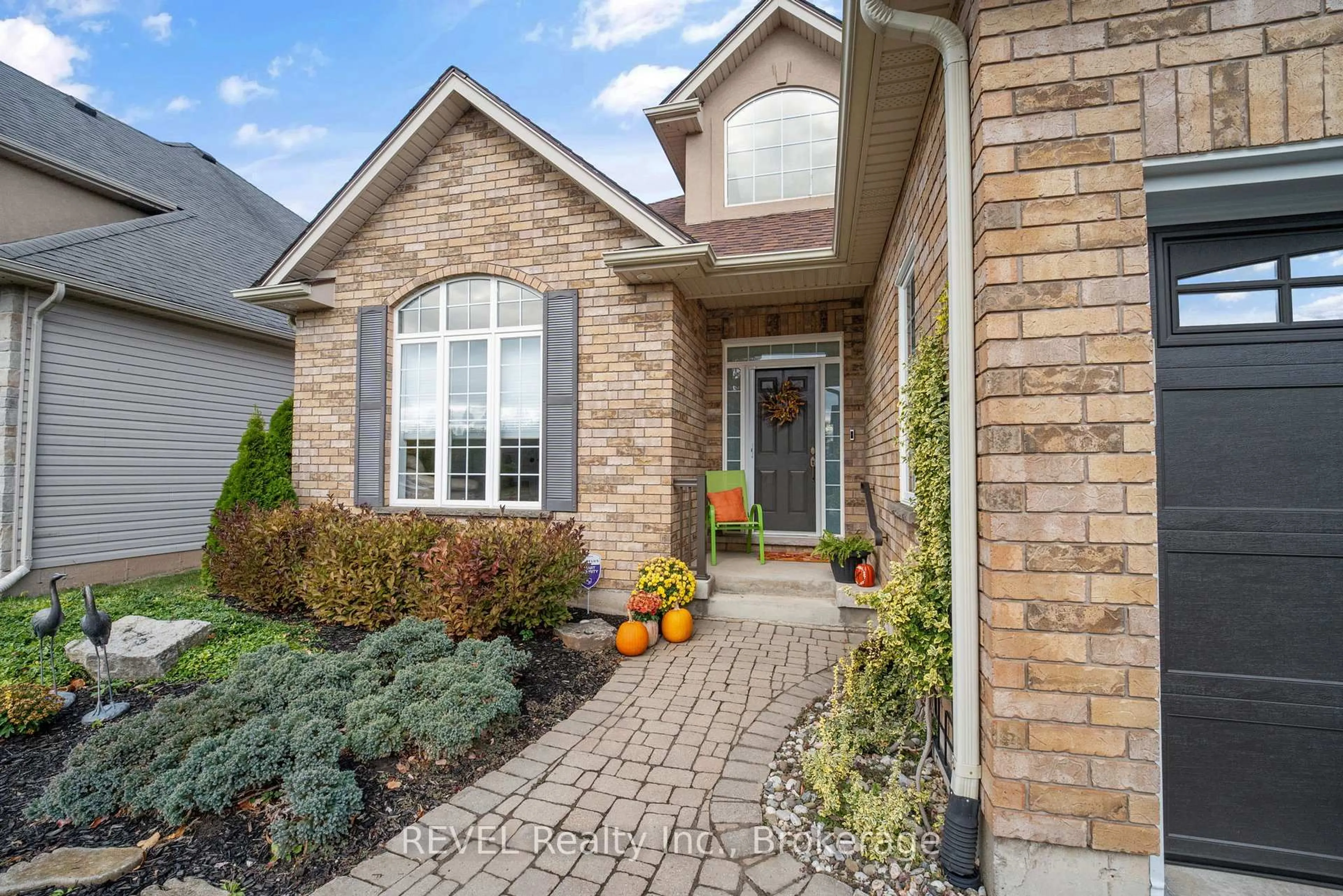 Home with brick exterior material, street for 404 Jordyn Dr, Fort Erie Ontario L2A 6T6