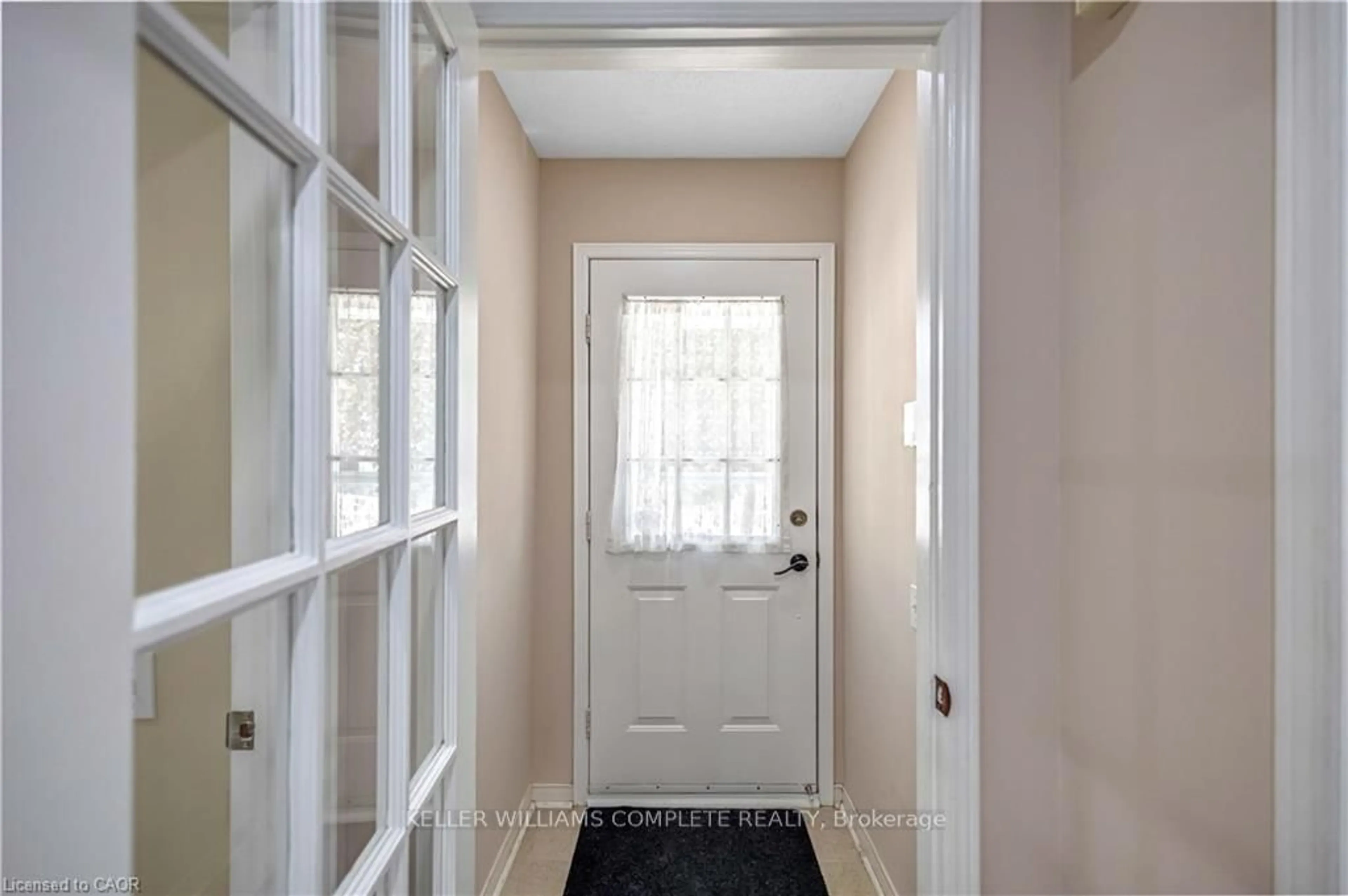 Indoor entryway for 375 SILVERBIRCH Blvd, Hamilton Ontario L0R 1W0