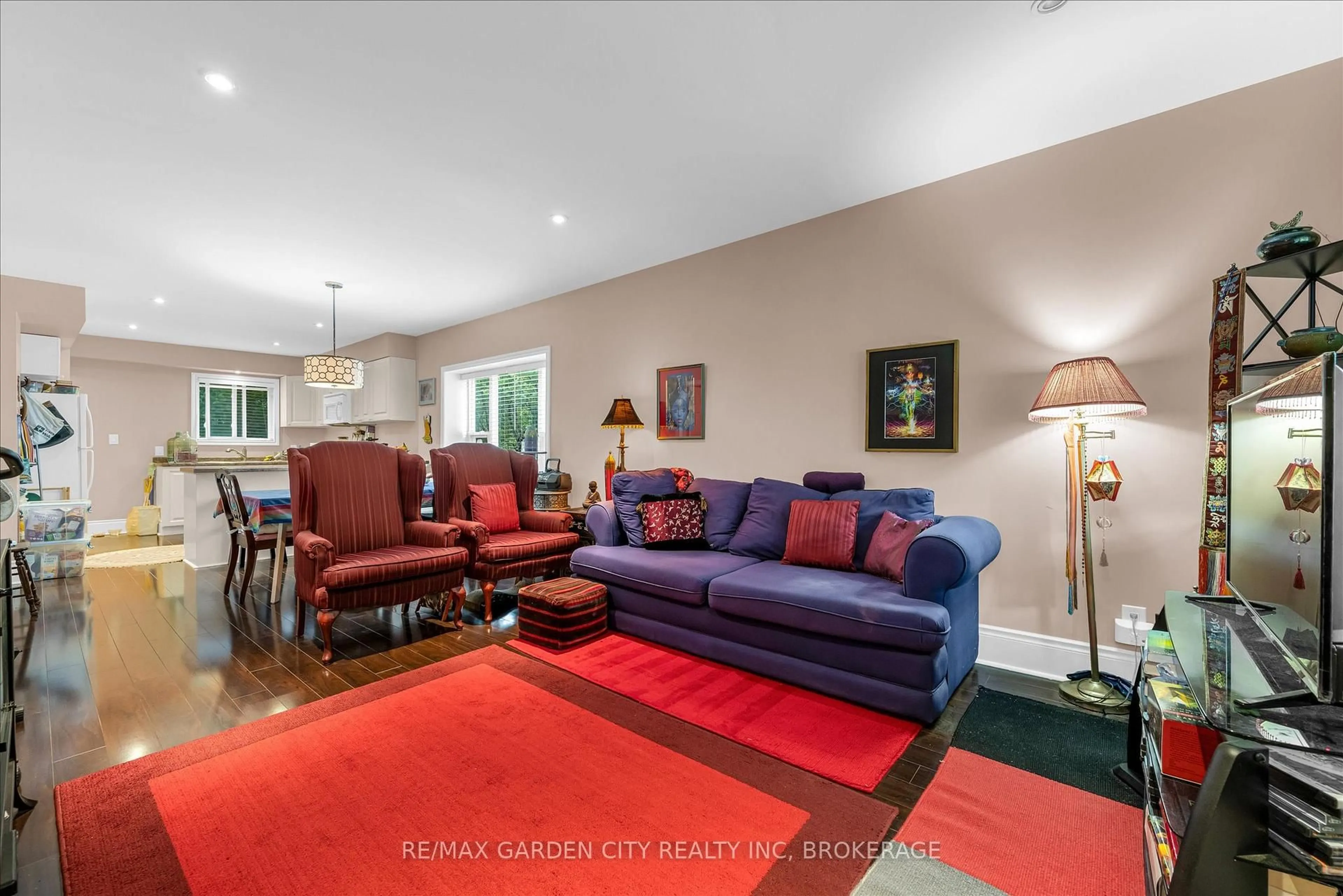 Living room with furniture, unknown for 16 Ida St, St. Catharines Ontario L2R 3X4