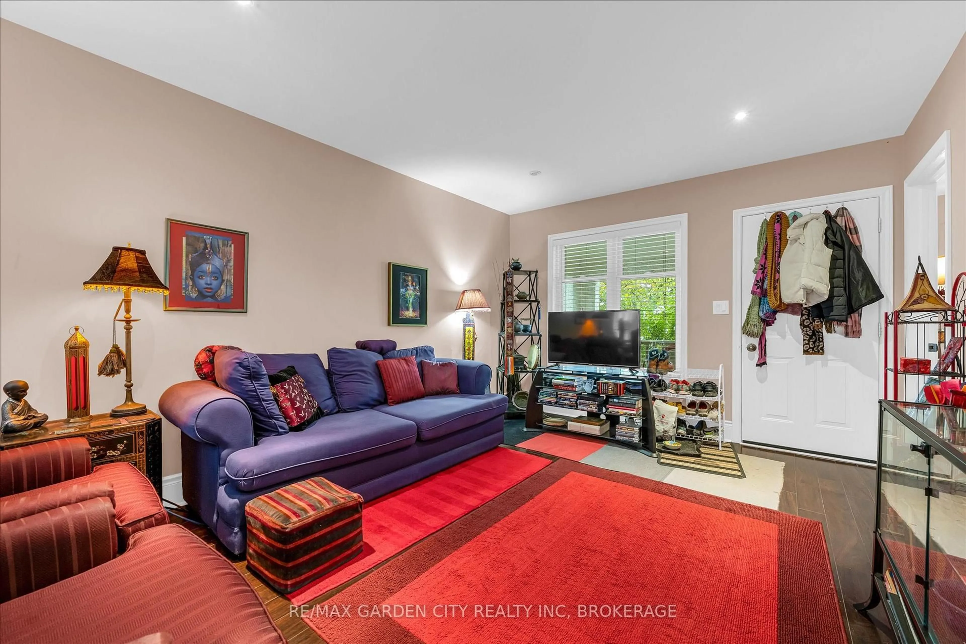 Living room with furniture, unknown for 16 Ida St, St. Catharines Ontario L2R 3X4