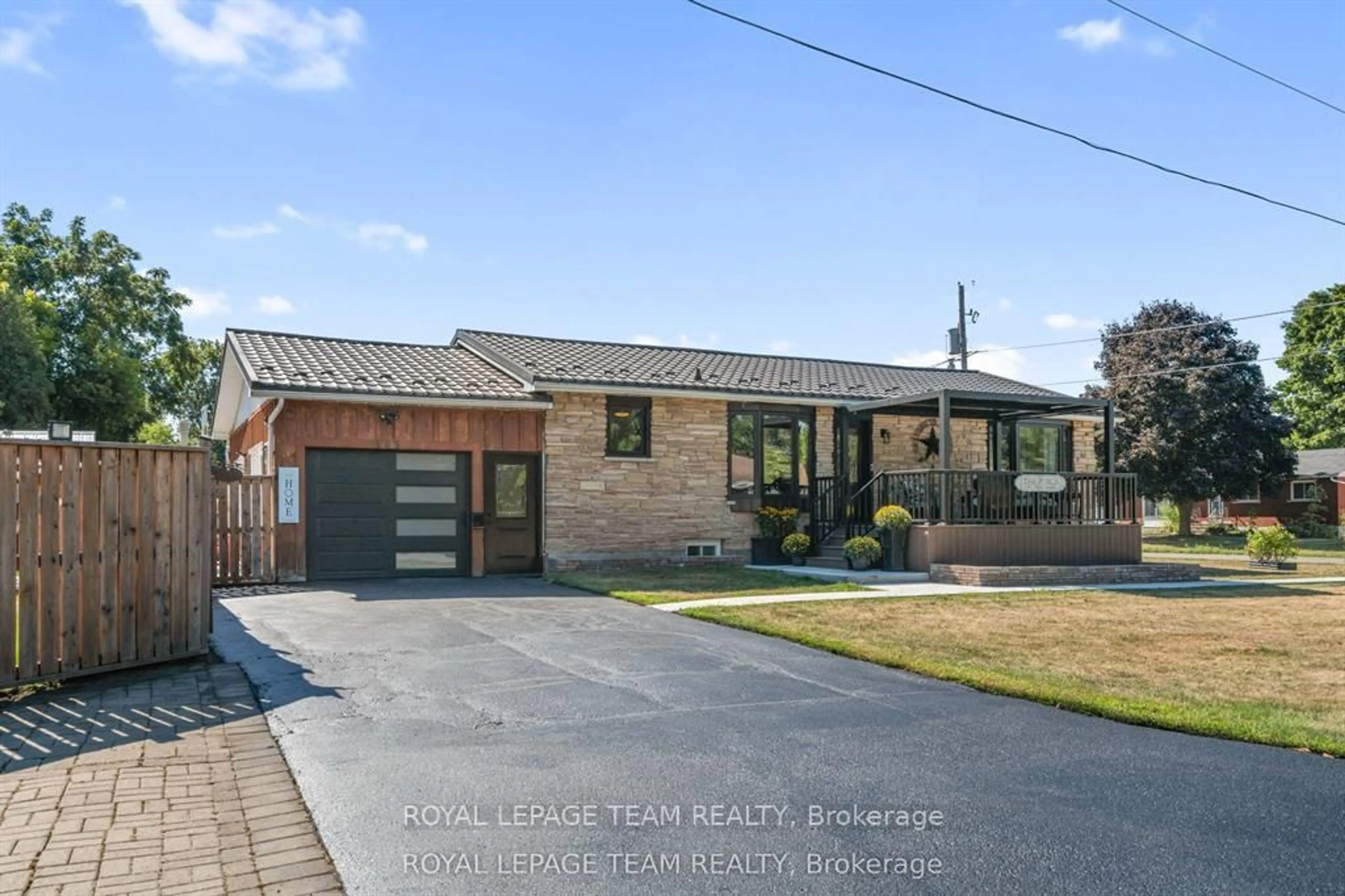 Home with brick exterior material, street for 565 Dufferin St, North Dundas Ontario K0C 2K0