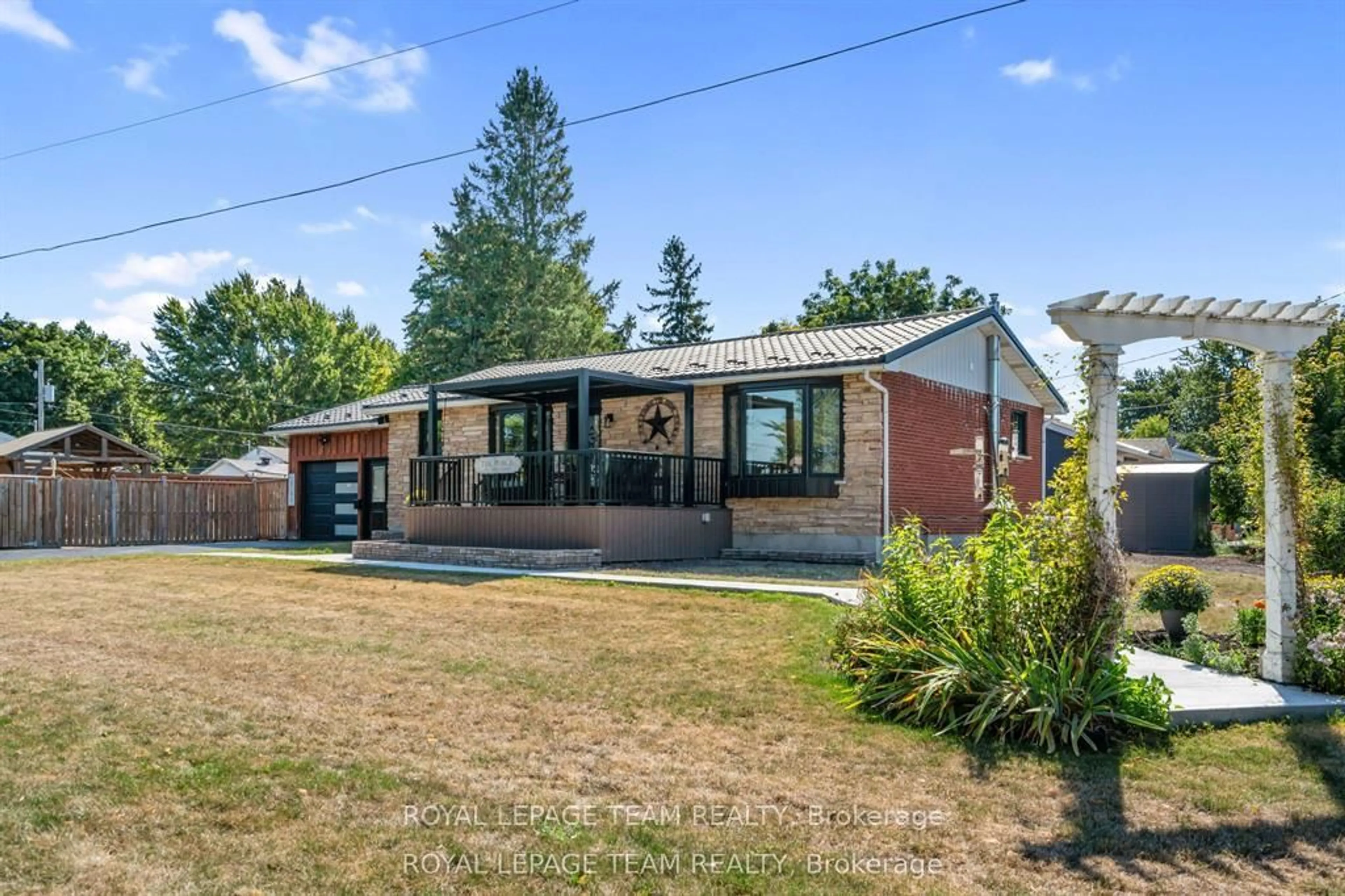 Home with brick exterior material, street for 565 Dufferin St, North Dundas Ontario K0C 2K0