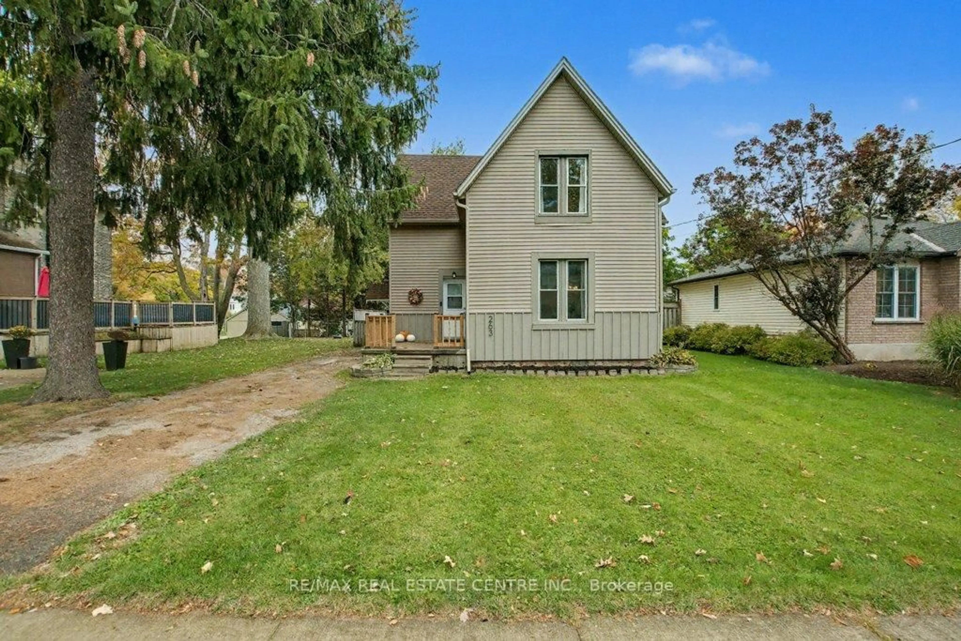 A pic from outside/outdoor area/front of a property/back of a property/a pic from drone, street for 263 Cumberland St, Minto Ontario N0G 2P0