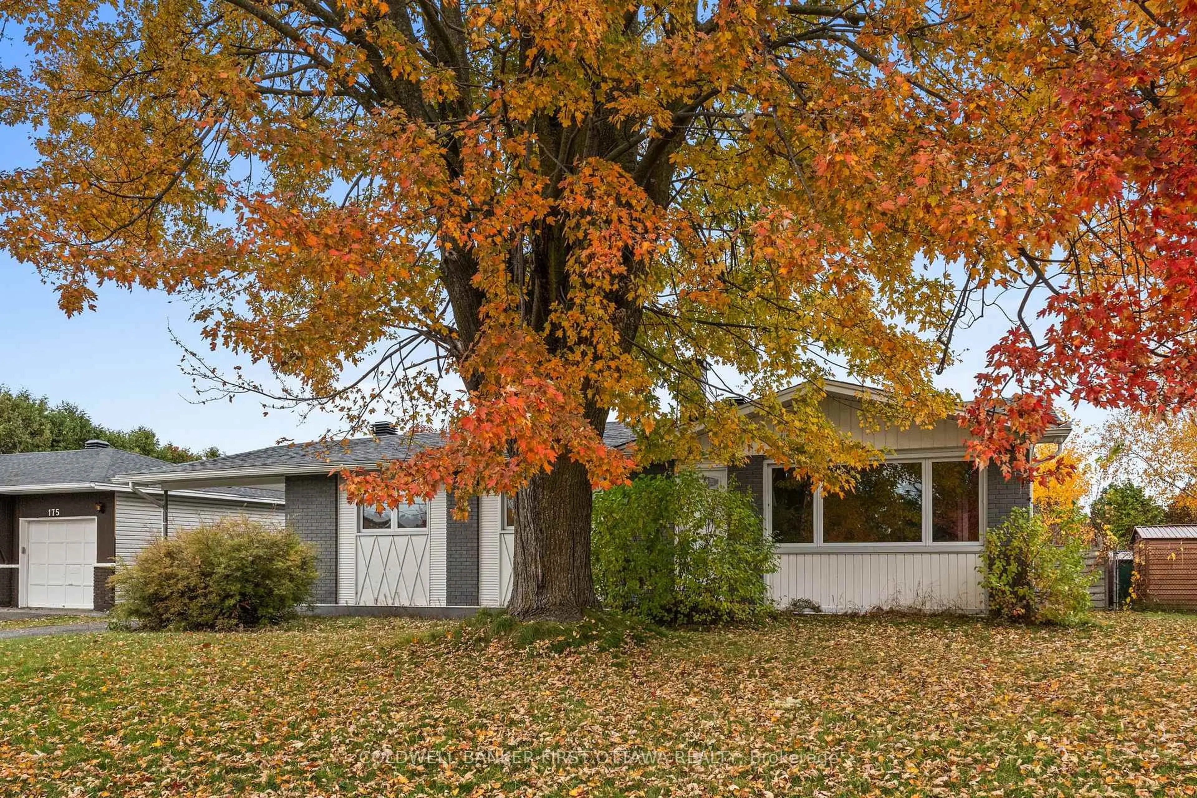 Home with vinyl exterior material, street for 173 Knoxdale Rd, Ottawa Ontario K2G 1B1