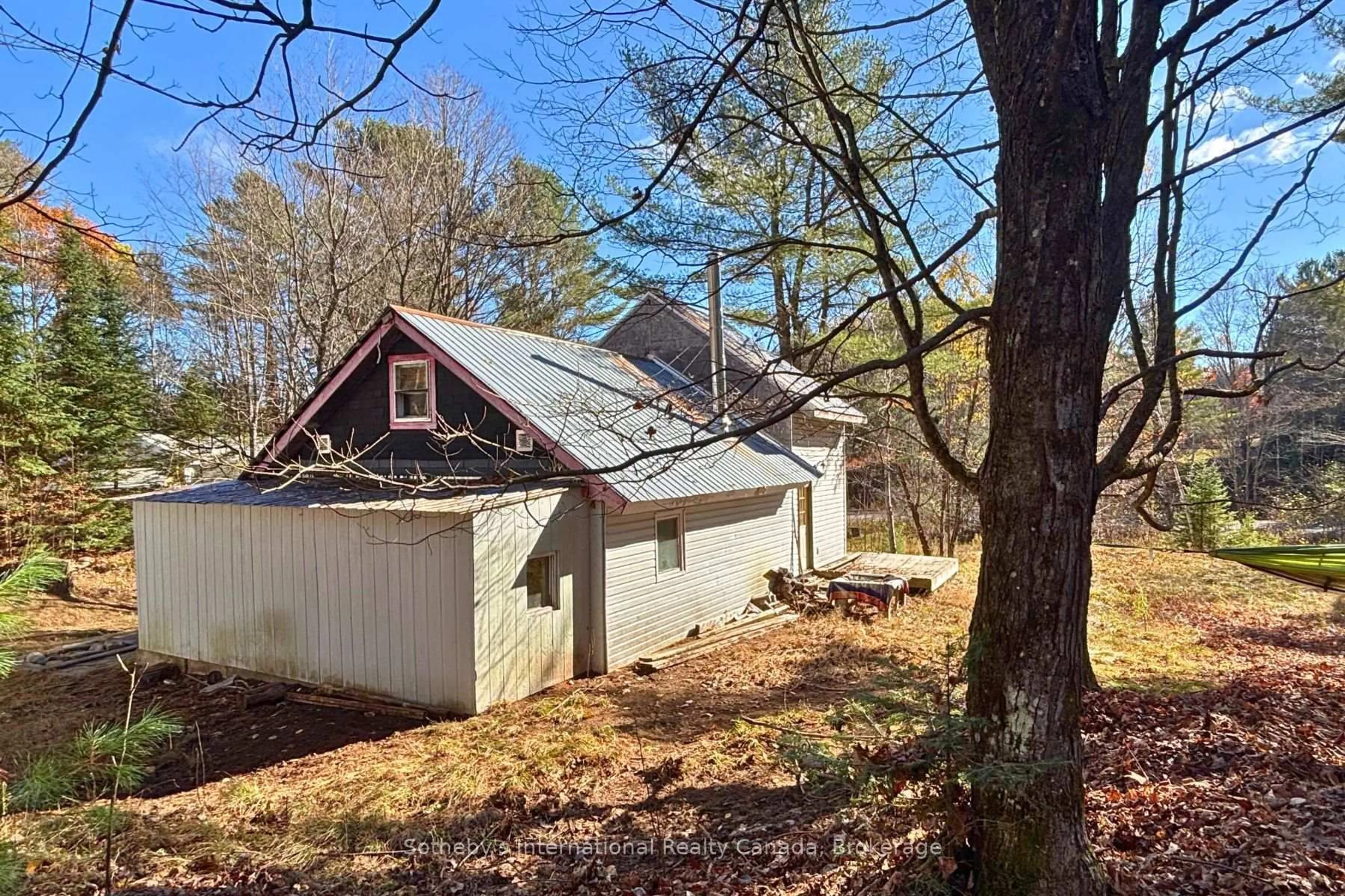 A pic from outside/outdoor area/front of a property/back of a property/a pic from drone, unknown for 240 Britannia Rd, Huntsville Ontario P1H 2J3