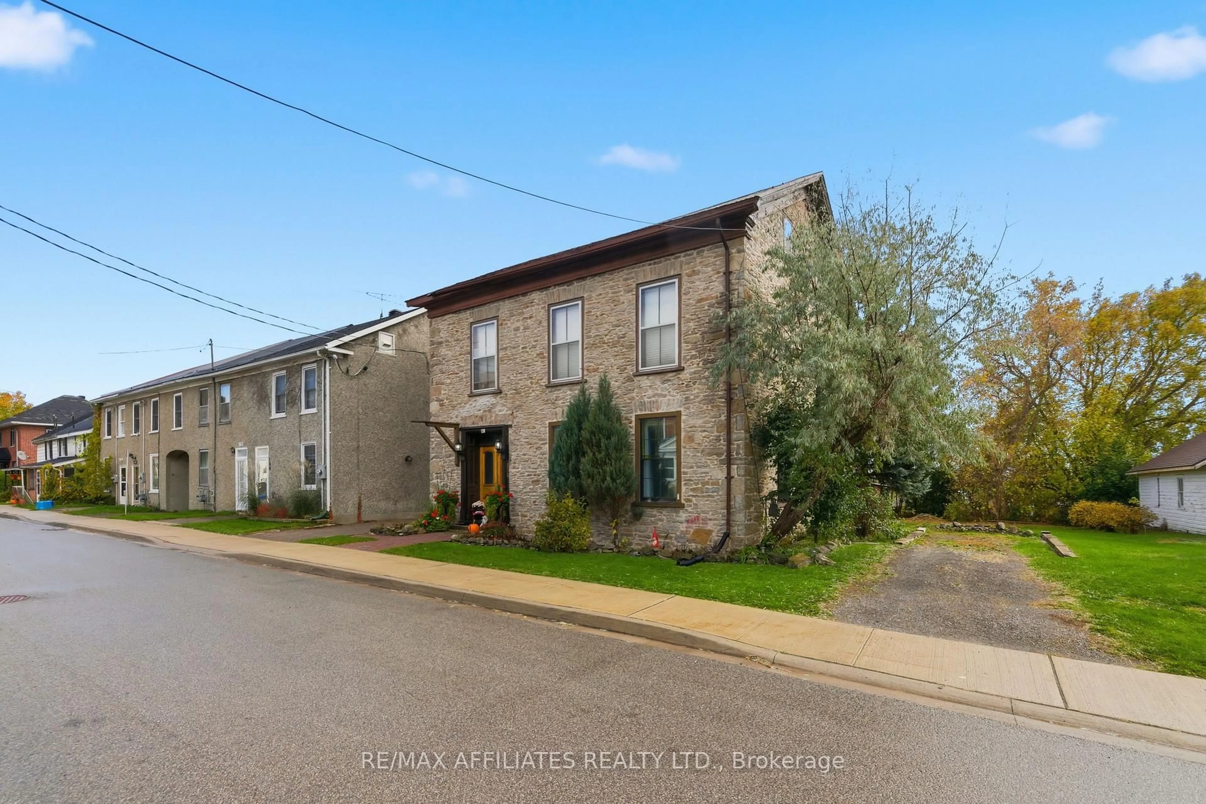 A pic from outside/outdoor area/front of a property/back of a property/a pic from drone, street for 151 Henry St, Prescott Ontario K0E 1T0