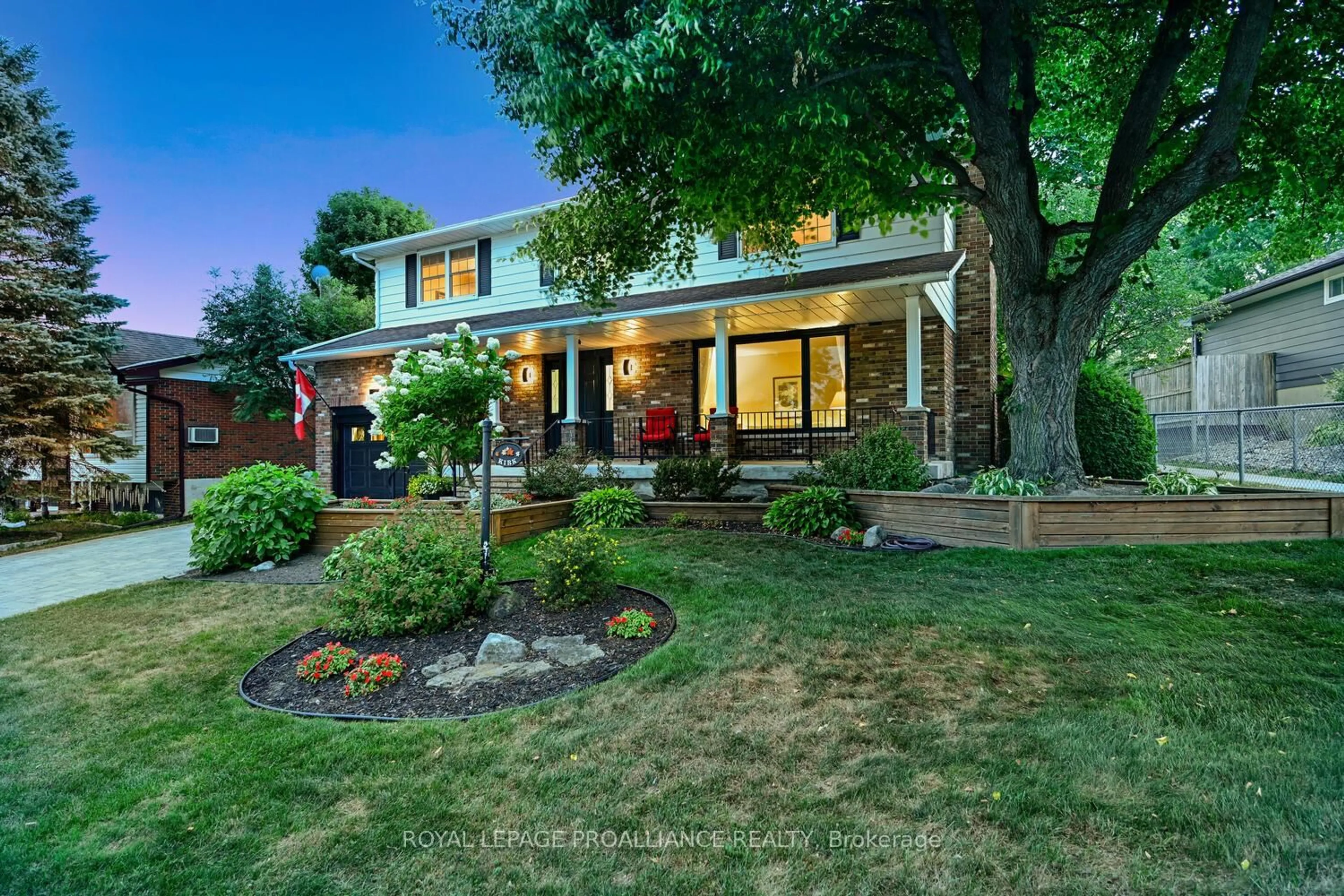 A pic from outside/outdoor area/front of a property/back of a property/a pic from drone, street for 1346 Briarwood Dr, Brockville Ontario K6V 6E4