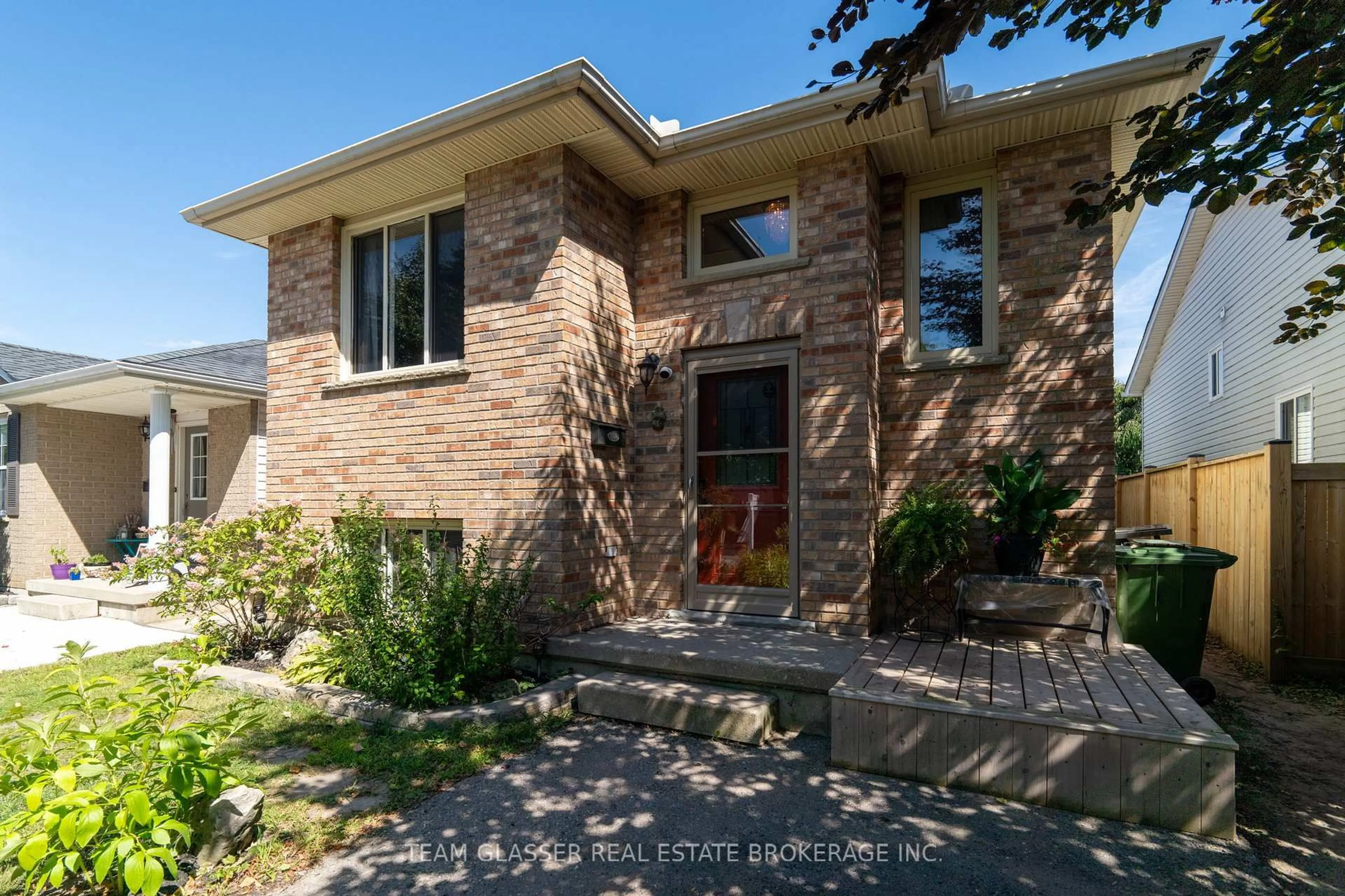 Home with brick exterior material, street for 76 JUNO Dr, St. Thomas Ontario N5R 6E9
