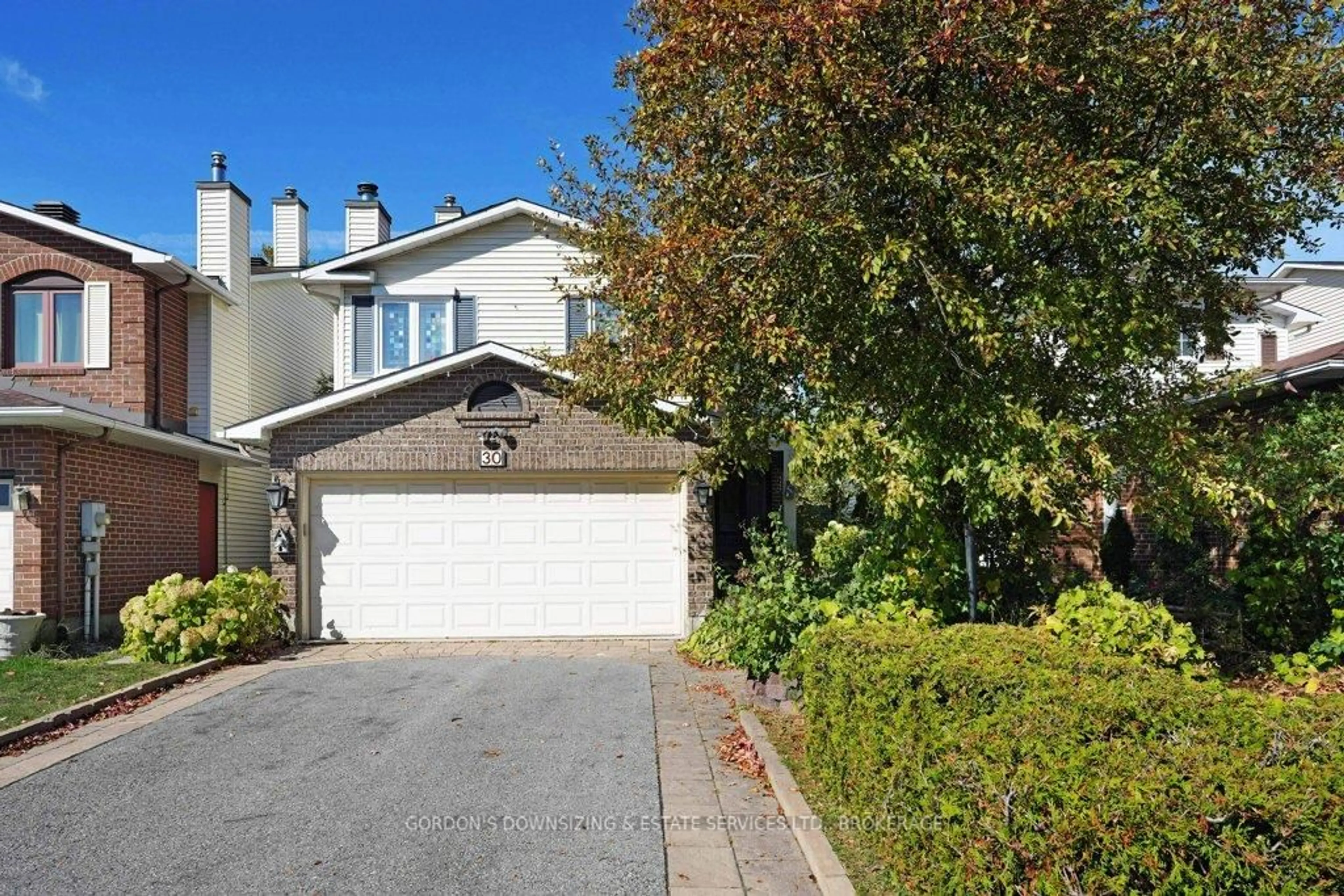 A pic from outside/outdoor area/front of a property/back of a property/a pic from drone, street for 30 Chickasaw Cres, Kanata Ontario K2M 1M5