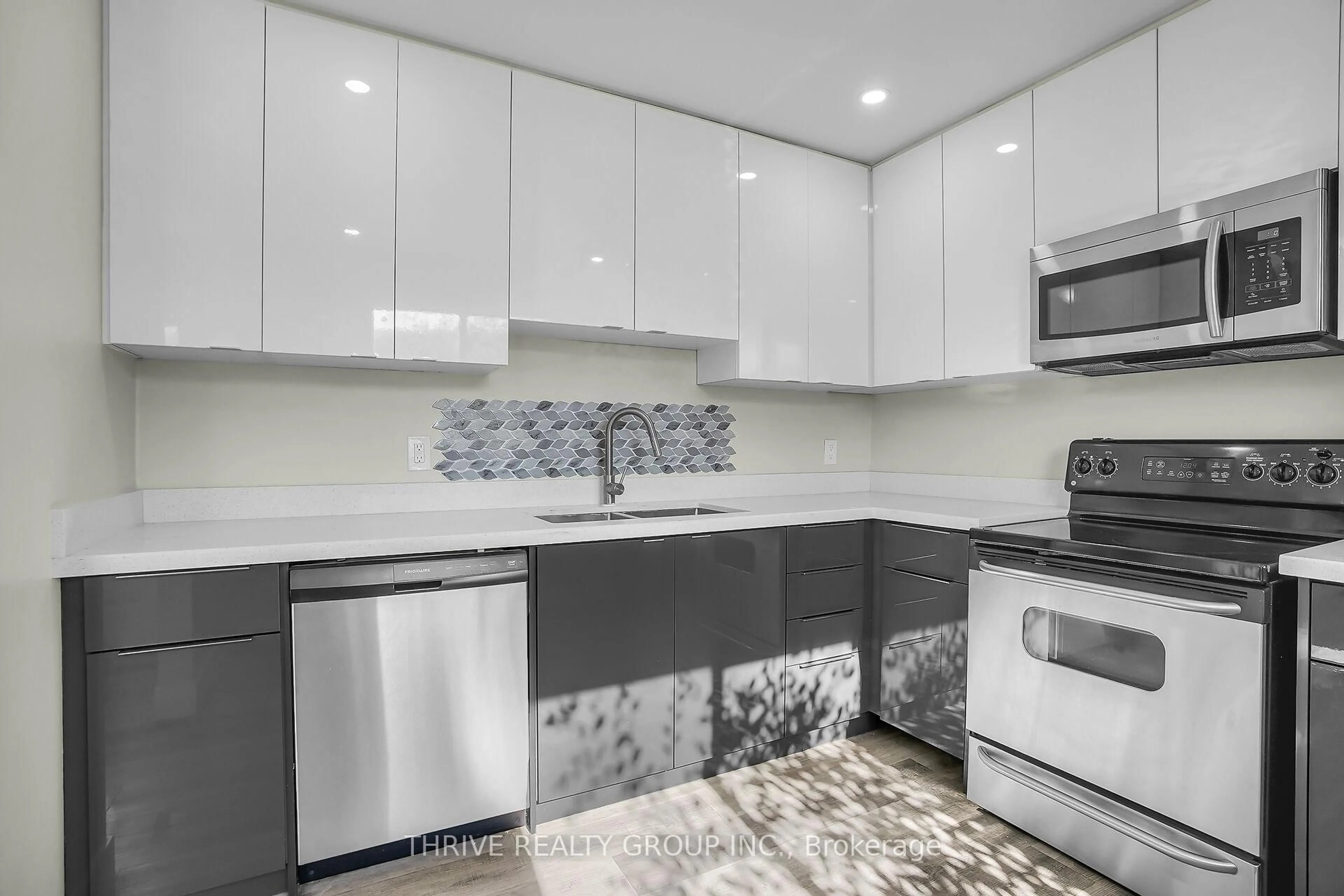 Standard kitchen, ceramic/tile floor for 490 Third St #36, London East Ontario N5V 4A2