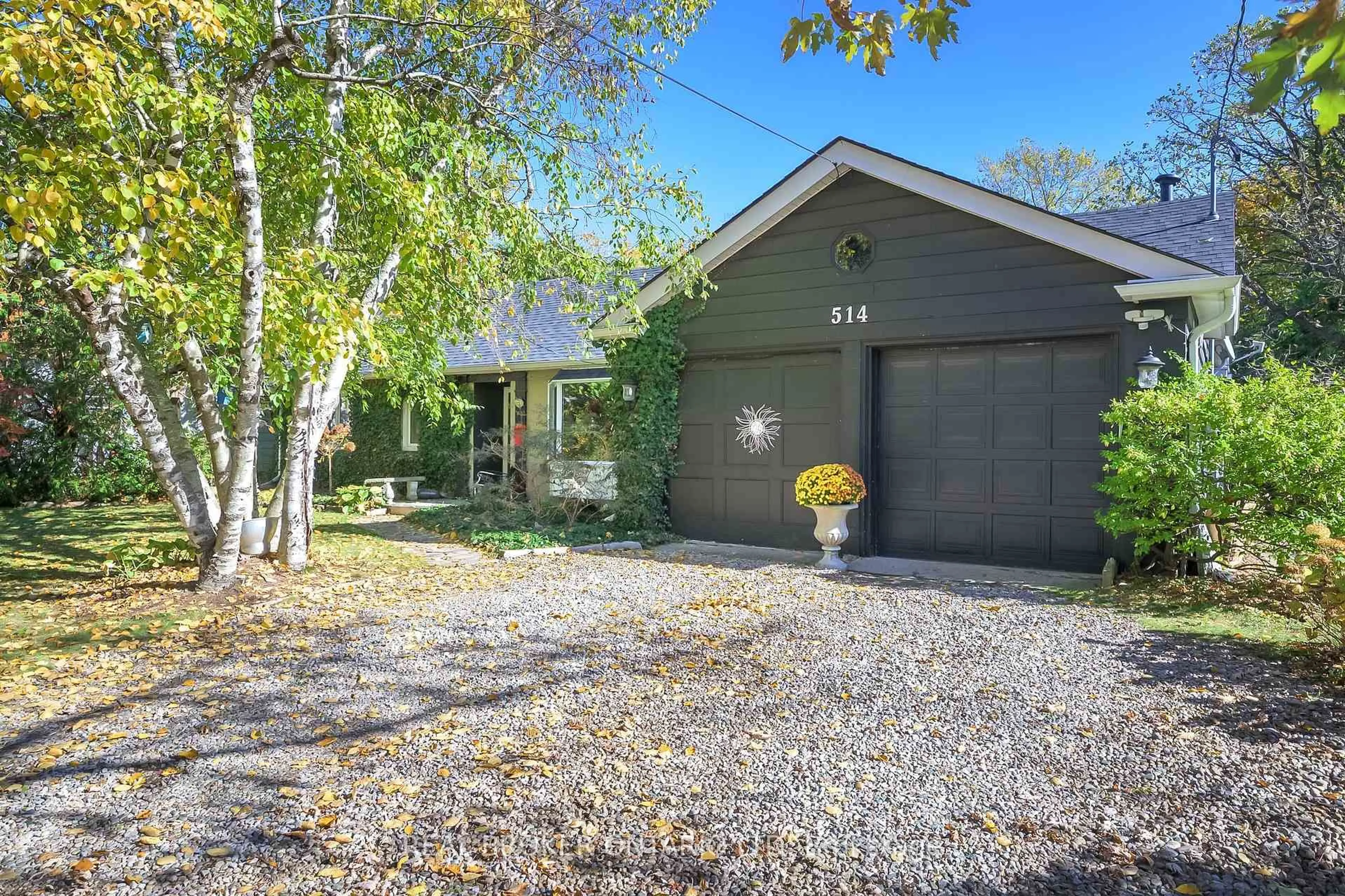 Unknown for 514 Upper Queen St, London South Ontario N6C 3T9