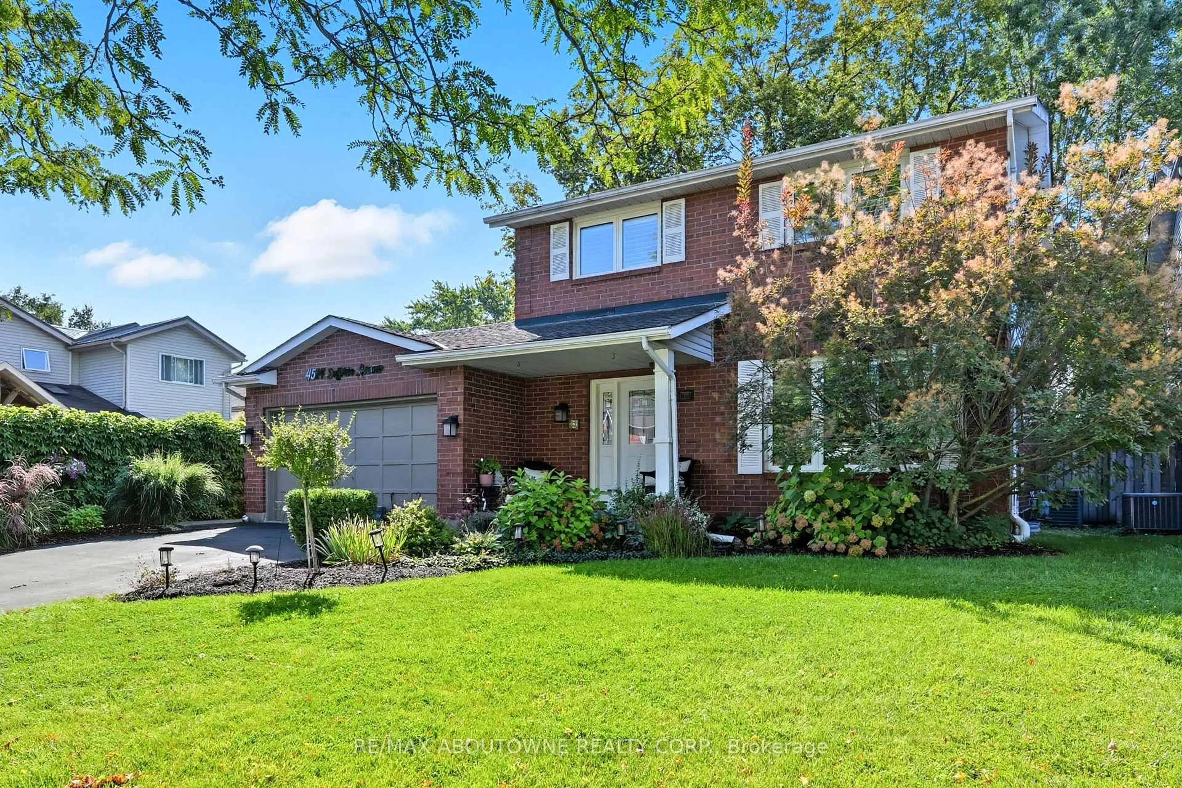 Home with brick exterior material, street for 4514 Dufferin Ave, Lincoln Ontario L0R 1B5