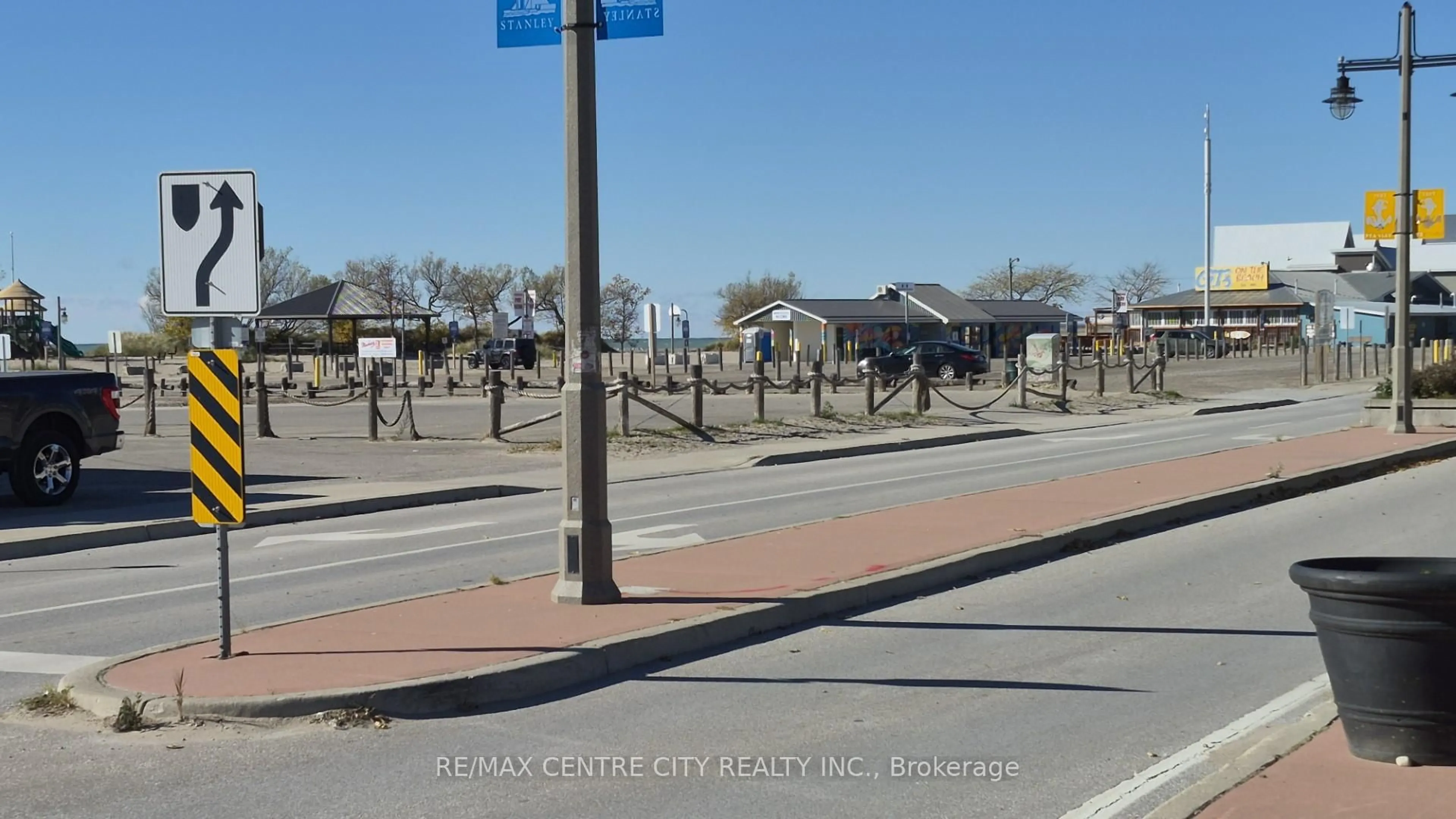 Blurry image for 143 William St, Central Elgin Ontario N5L 1E2