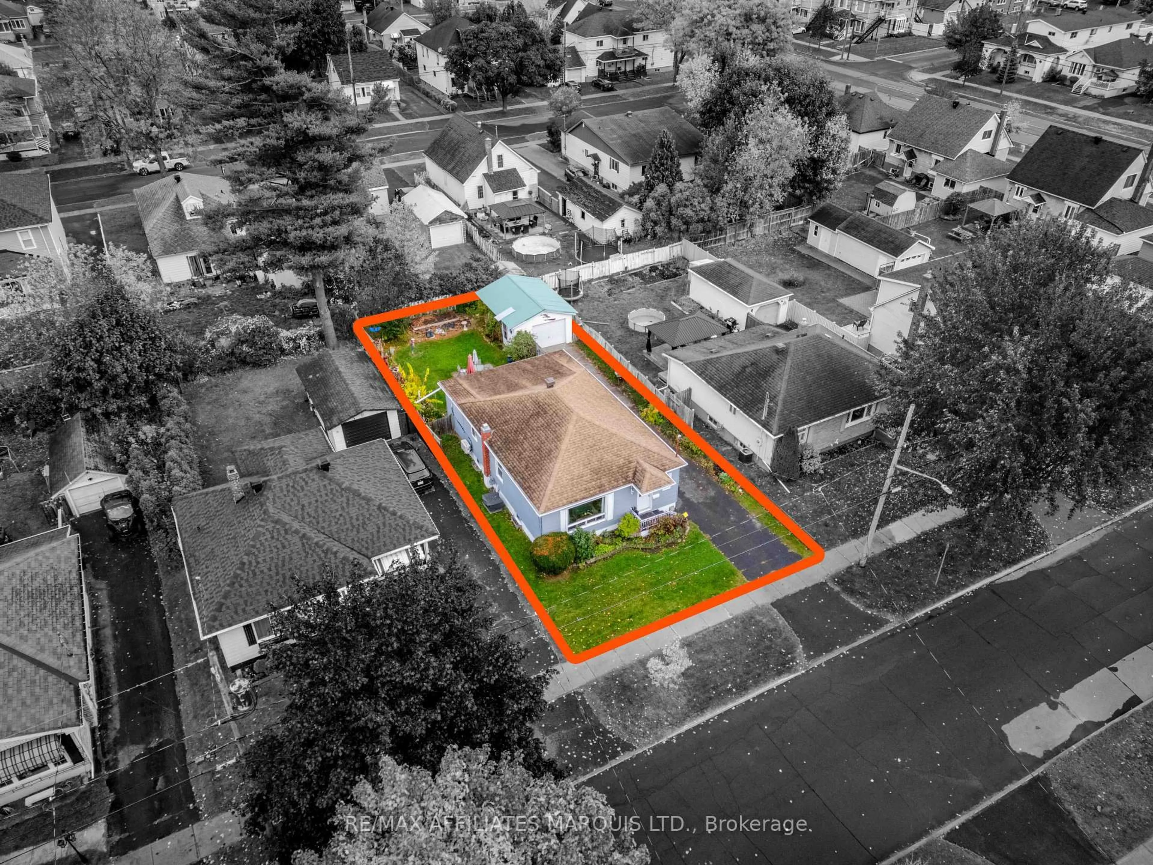 A pic from outside/outdoor area/front of a property/back of a property/a pic from drone, street for 505 Guy St, Cornwall Ontario K6H 4V7