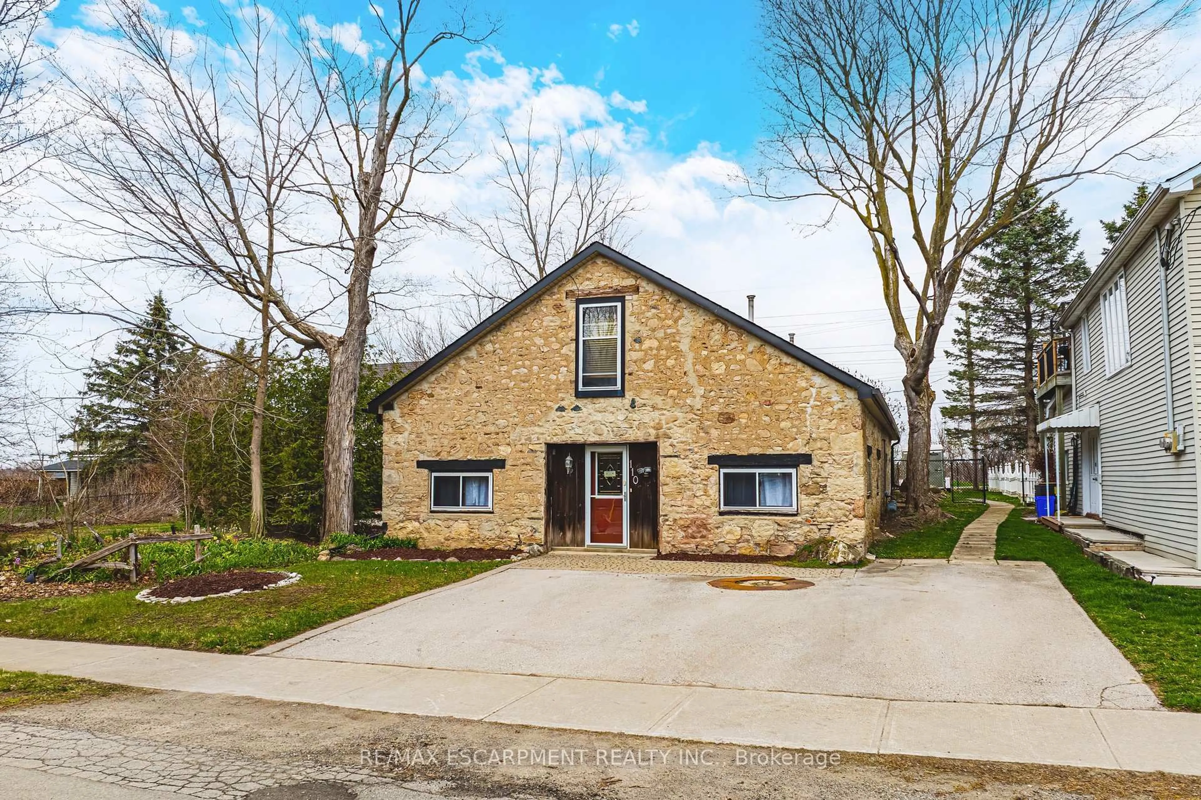 Home with brick exterior material, street for 110 Freelton Rd, Hamilton Ontario L8B 0Z3