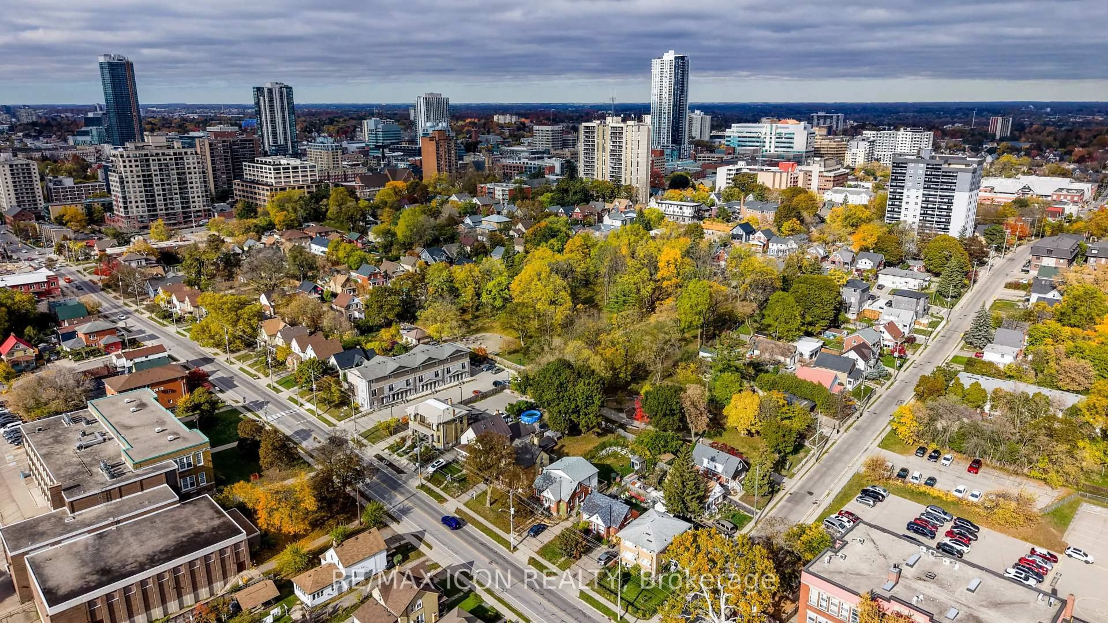 A pic from outside/outdoor area/front of a property/back of a property/a pic from drone, city buildings view from balcony for 138 Courtland Ave, Kitchener Ontario N2G 2V1