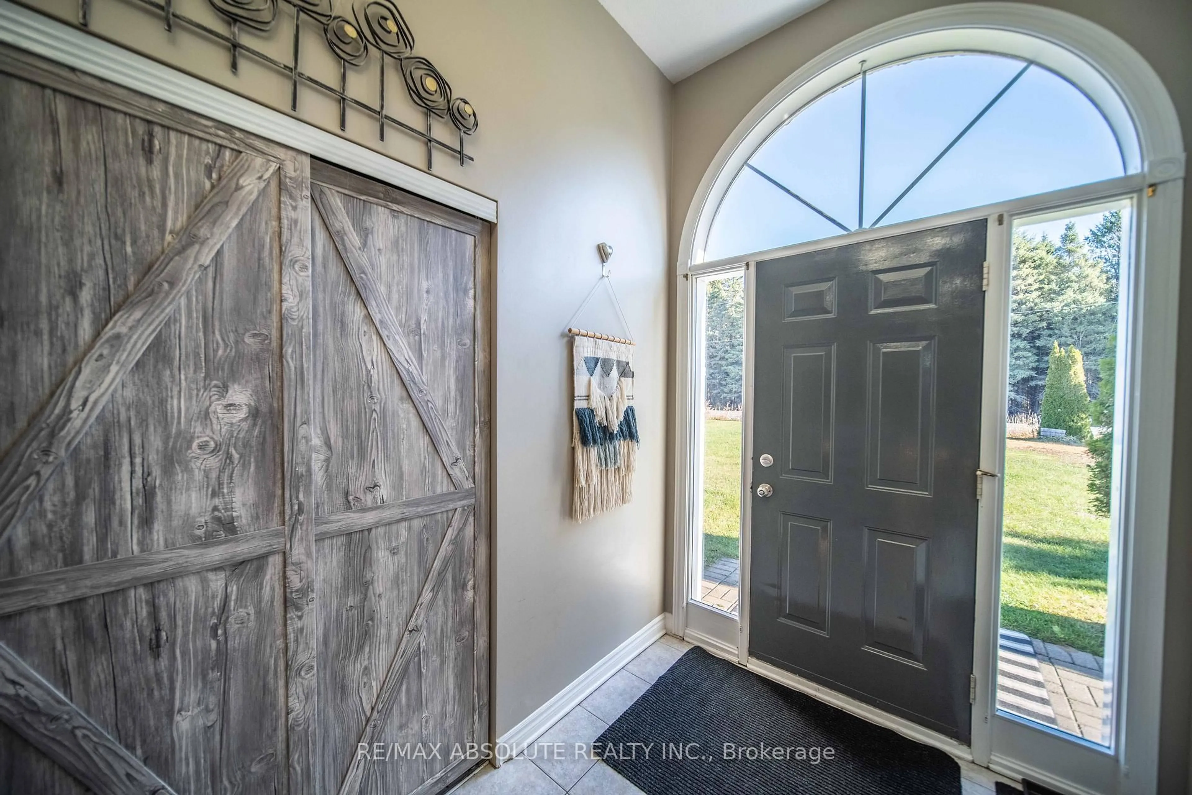 Indoor entryway for 1637 Gagnon Rd, The Nation Ontario K0A 2M0