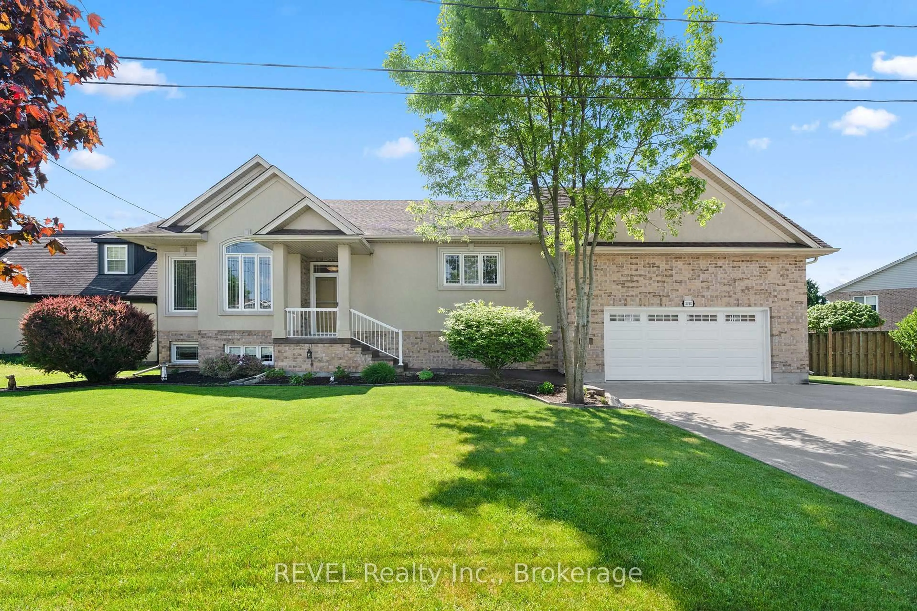 Home with vinyl exterior material, street for 8028 Booth St, Niagara Falls Ontario L2H 1E8