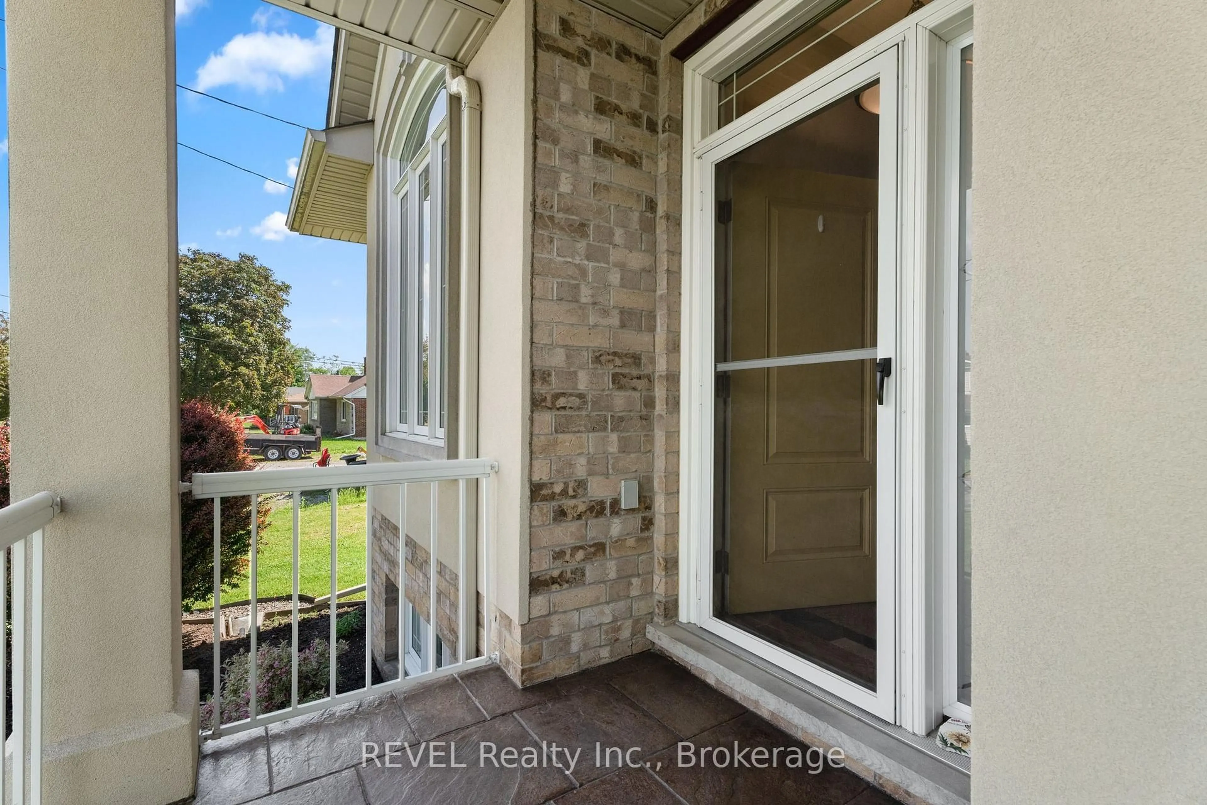 Unknown for 8028 Booth St, Niagara Falls Ontario L2H 1E8