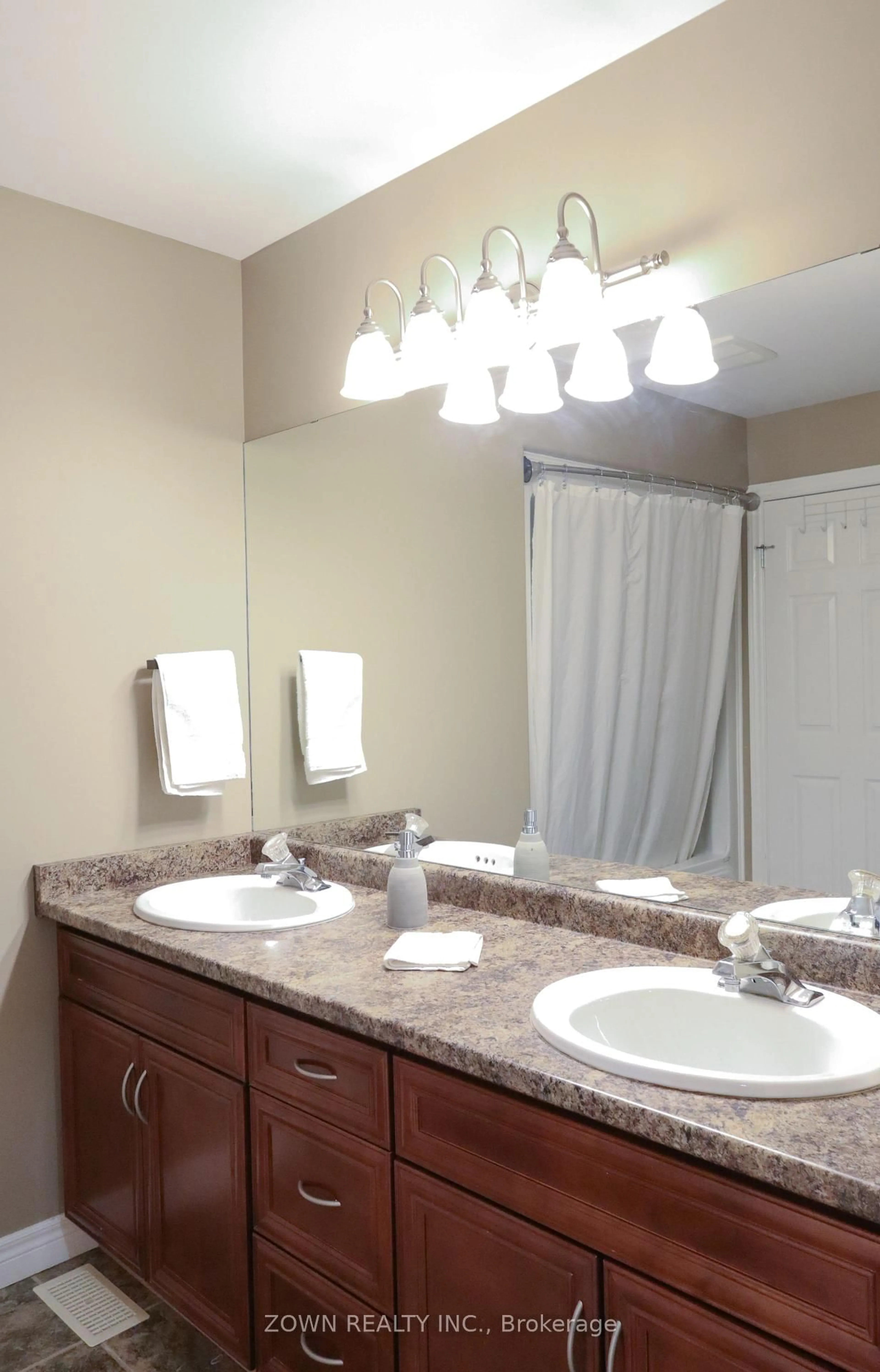 Standard bathroom, ceramic/tile floor for 1433 Girard Dr, Lakeshore Ontario N8L 0R3