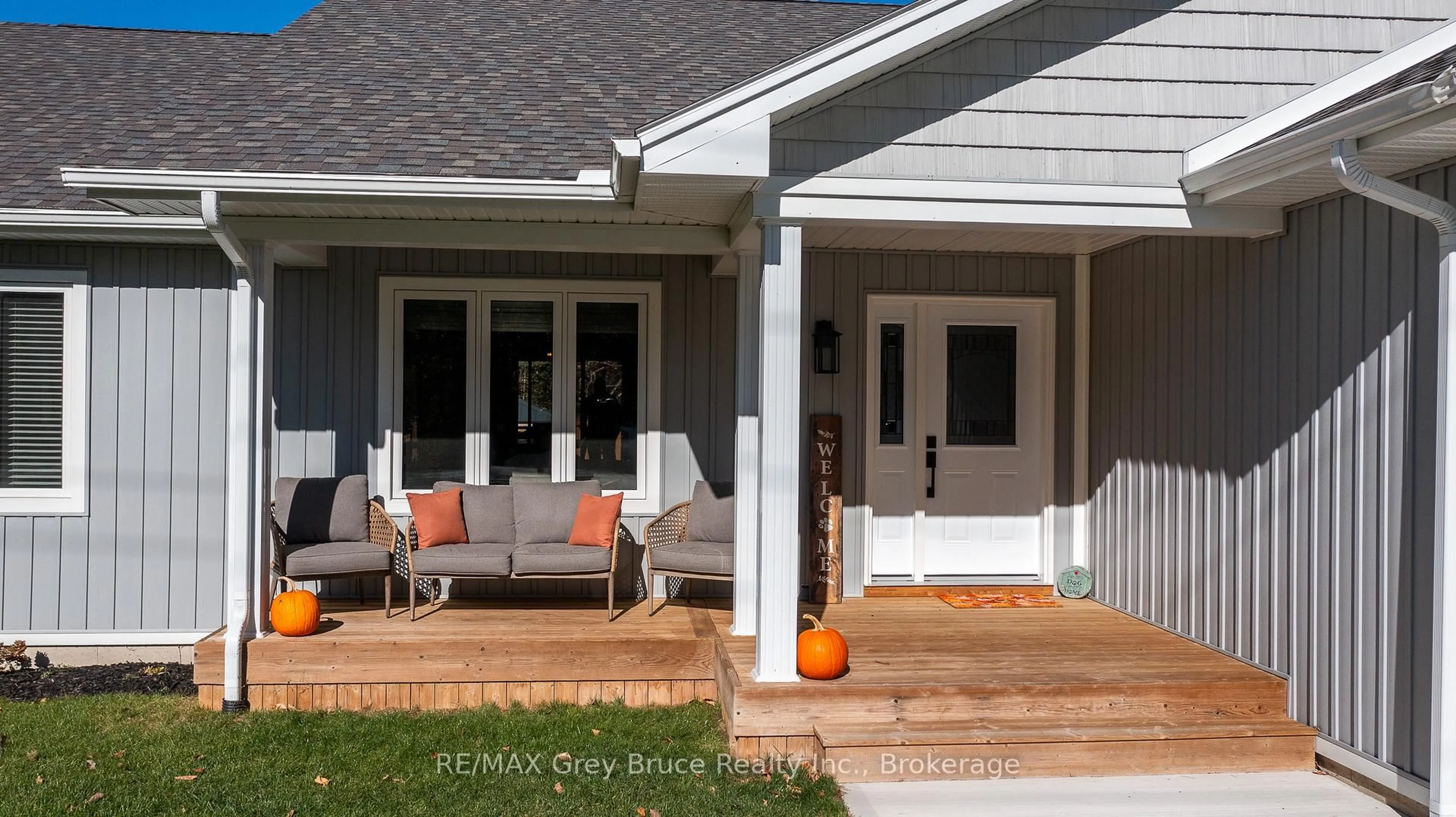 Home with vinyl exterior material, street for 611 Sixth St, South Bruce Peninsula Ontario N0H 2G0