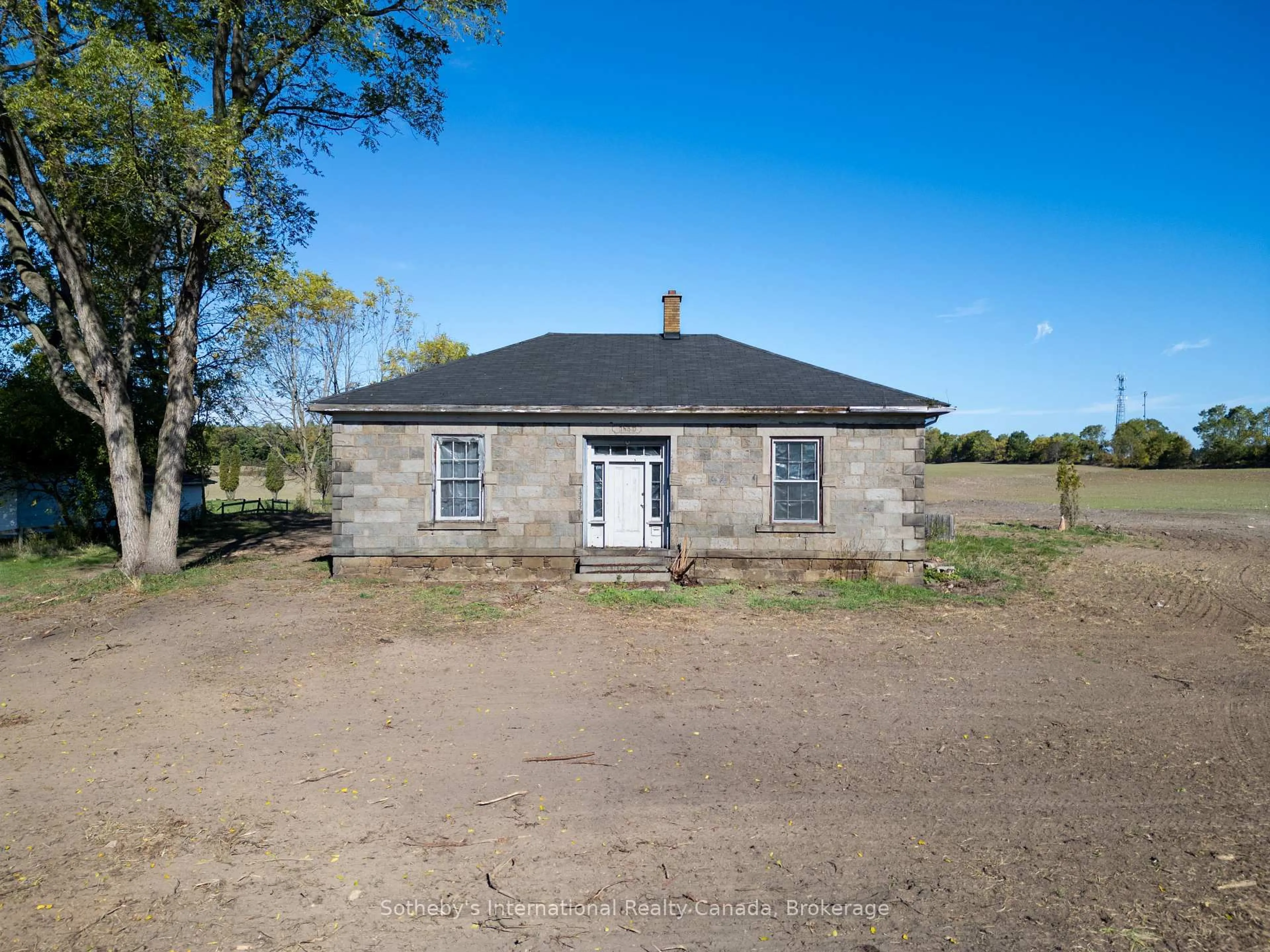 A pic from outside/outdoor area/front of a property/back of a property/a pic from drone, building for 343 Blue Lake Rd, Brant Ontario N0E 1N0