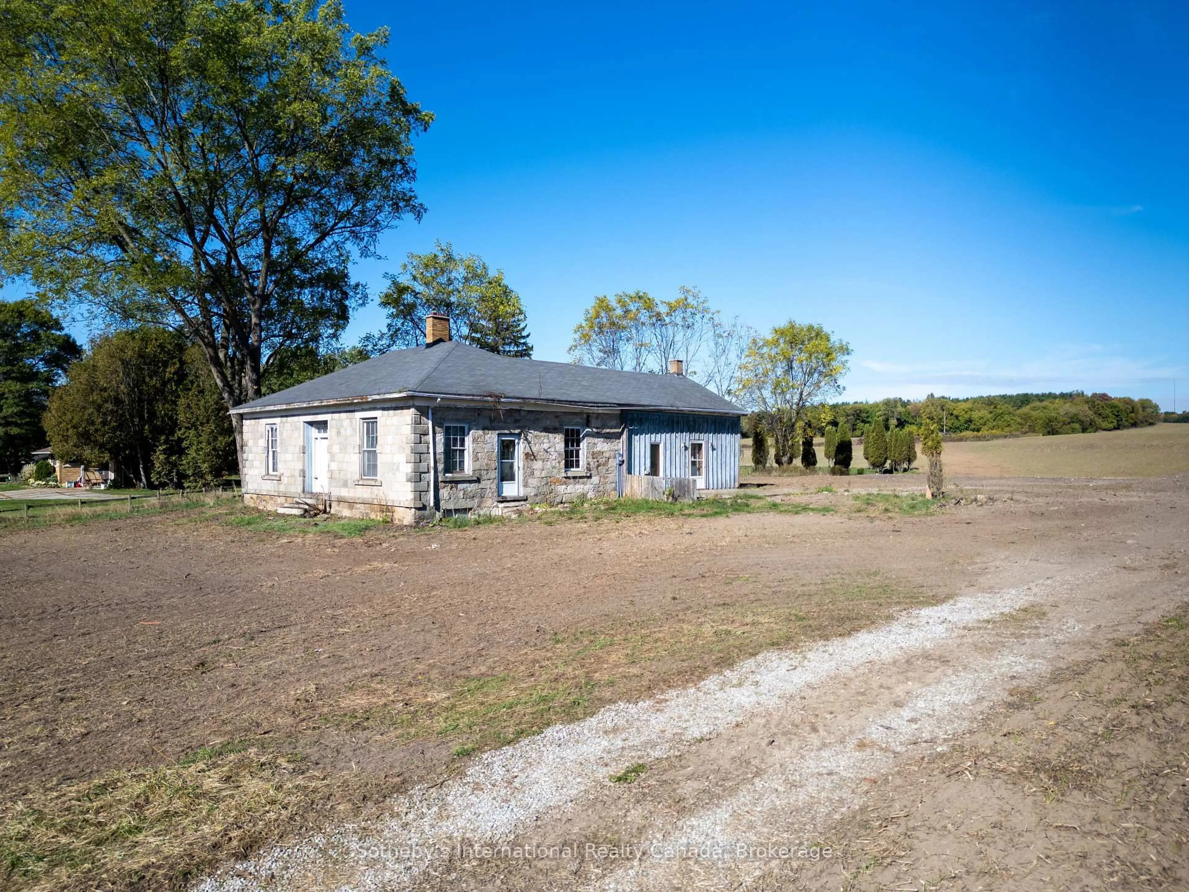 A pic from outside/outdoor area/front of a property/back of a property/a pic from drone, building for 343 Blue Lake Rd, Brant Ontario N0E 1N0