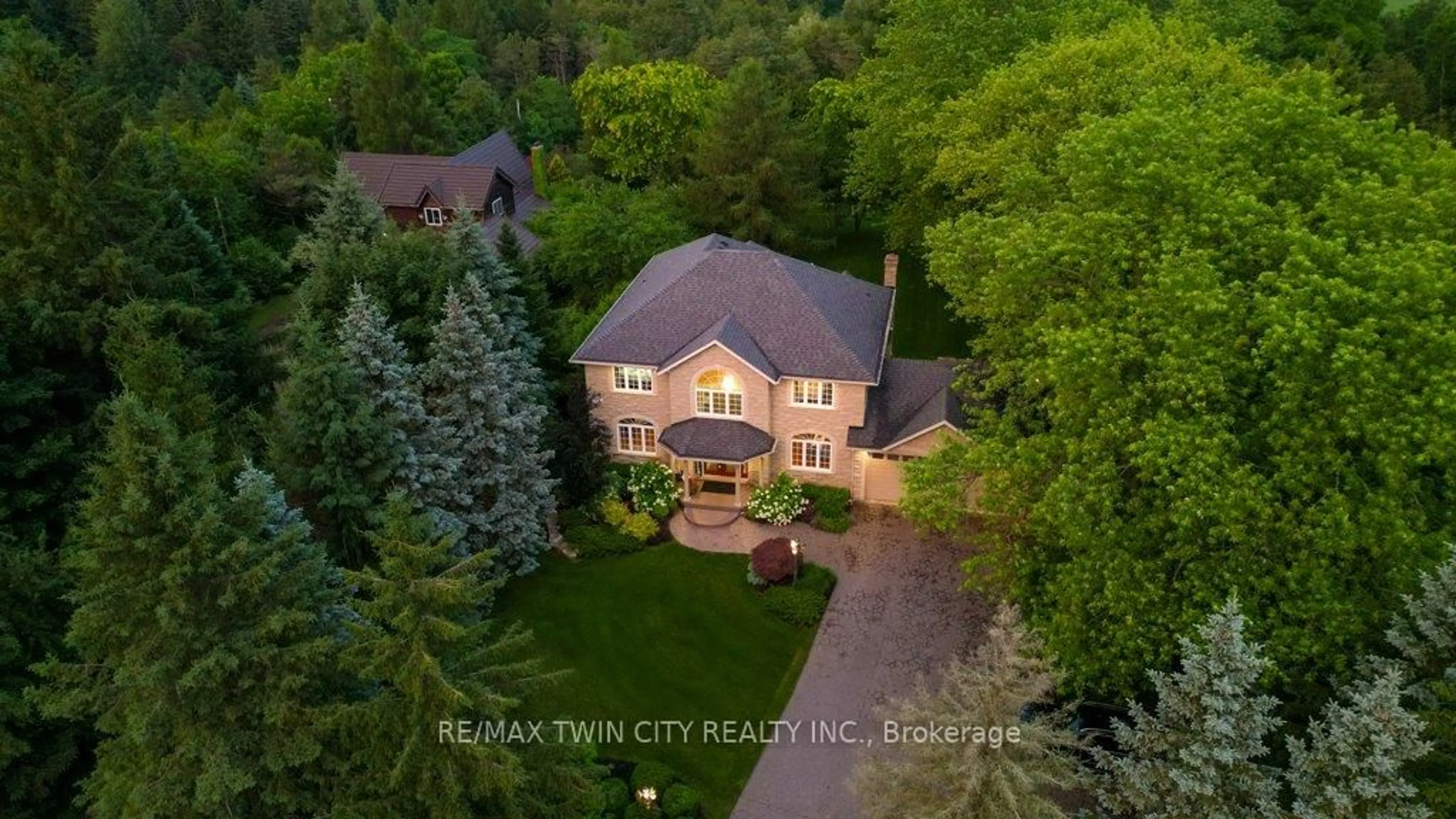 A pic from outside/outdoor area/front of a property/back of a property/a pic from drone, mountain view for 1525 Dickie Settlement Rd, Cambridge Ontario N3H 4R8