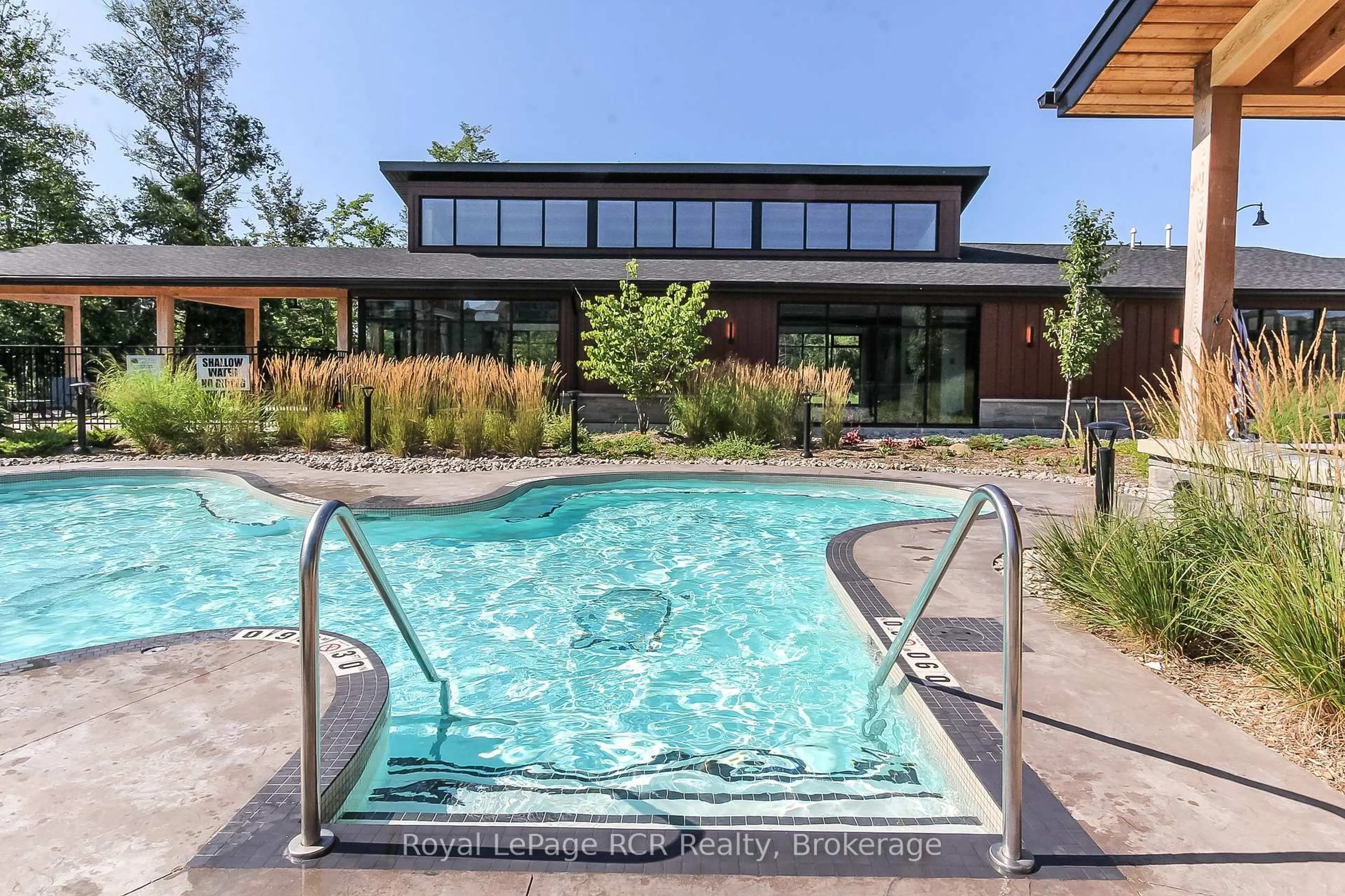 Pool for 130 Courtland St, Blue Mountains Ontario L9Y 5L8