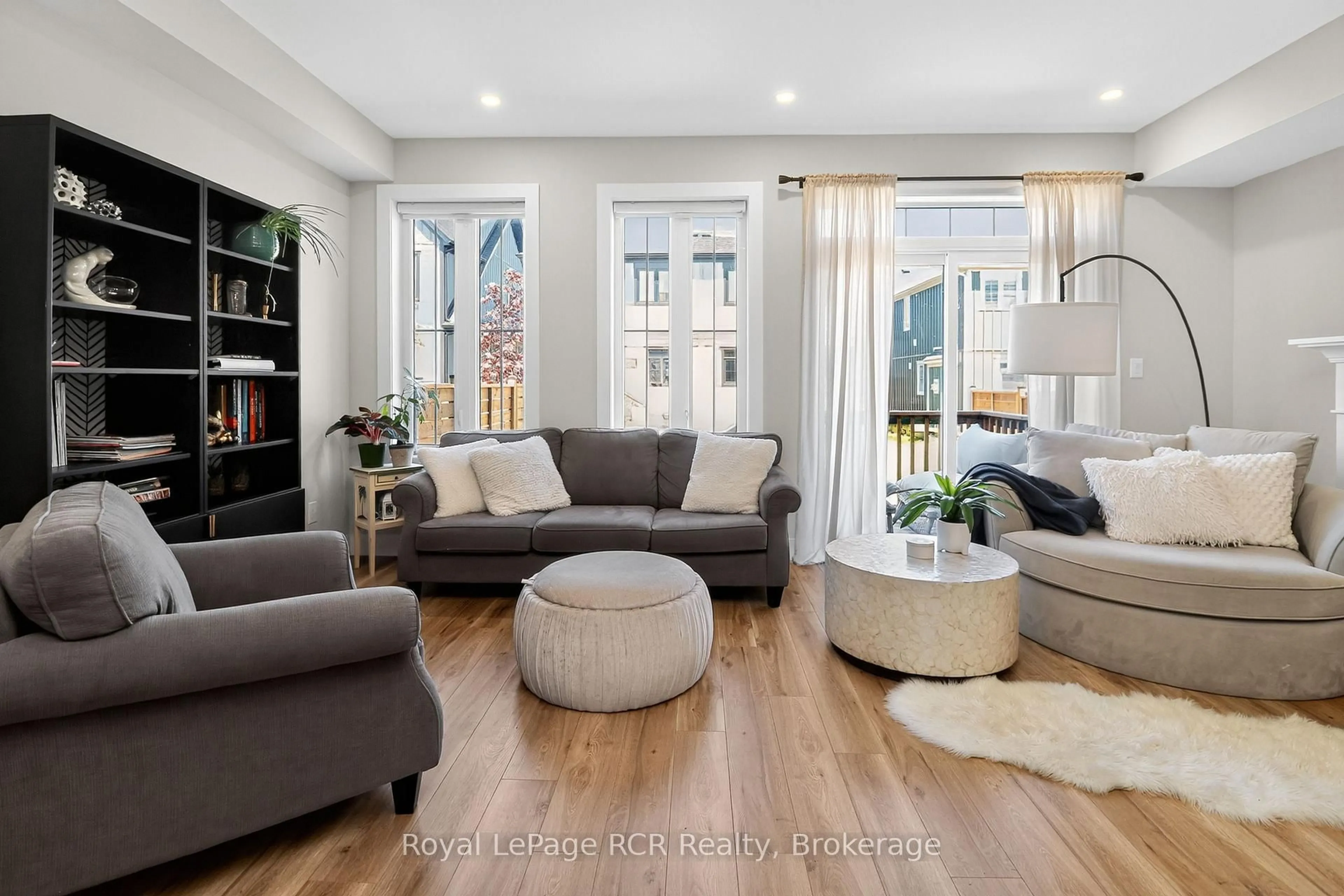 Living room with furniture, unknown for 130 Courtland St, Blue Mountains Ontario L9Y 5L8