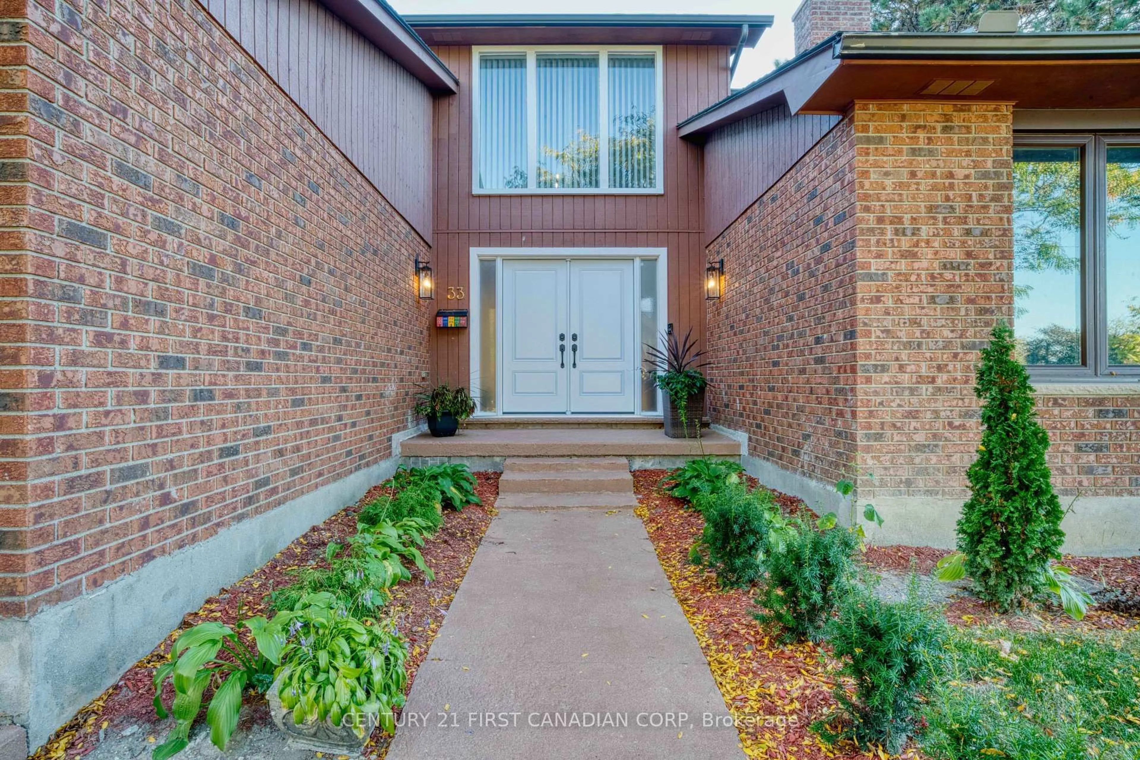 Home with brick exterior material, street for 33 Fourwinds Rd, London South Ontario N6K 3L1
